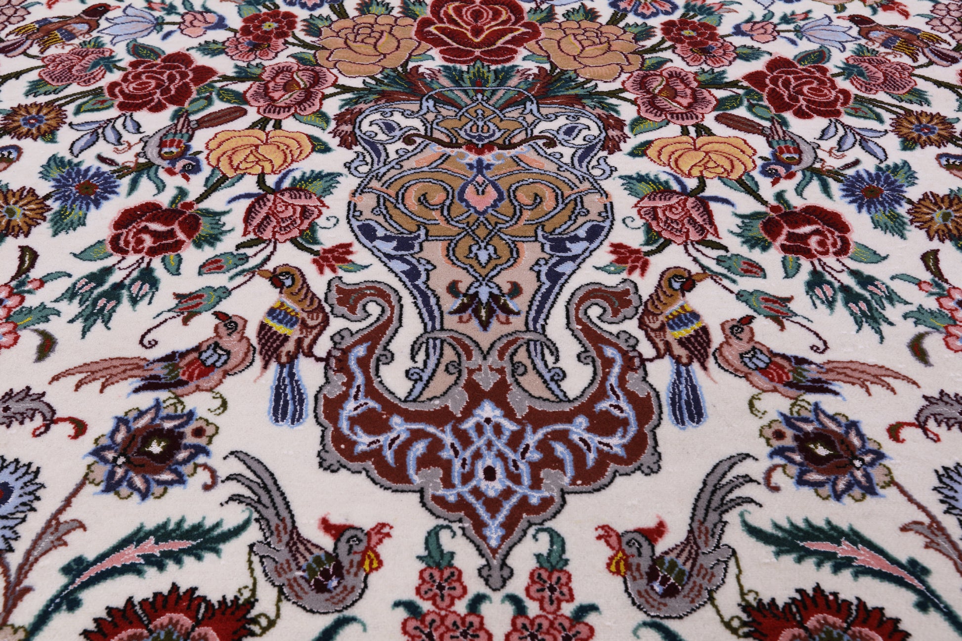Ivory Isfahan Authentic Persian Hand Knotted Wool & Silk Area Rug - 5' 3" X 7' 10" - Golden Nile