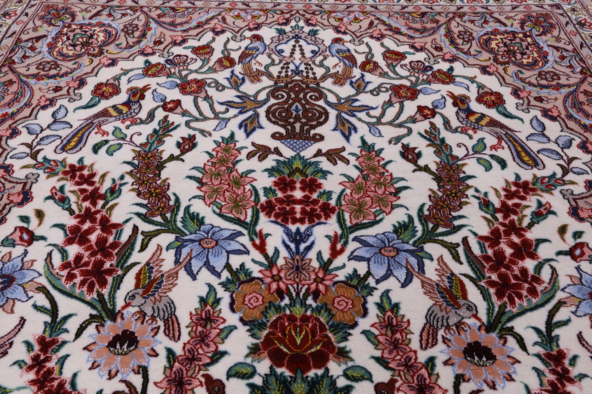 Ivory Isfahan Authentic Persian Hand Knotted Wool & Silk Area Rug - 5' 3" X 7' 10" - Golden Nile