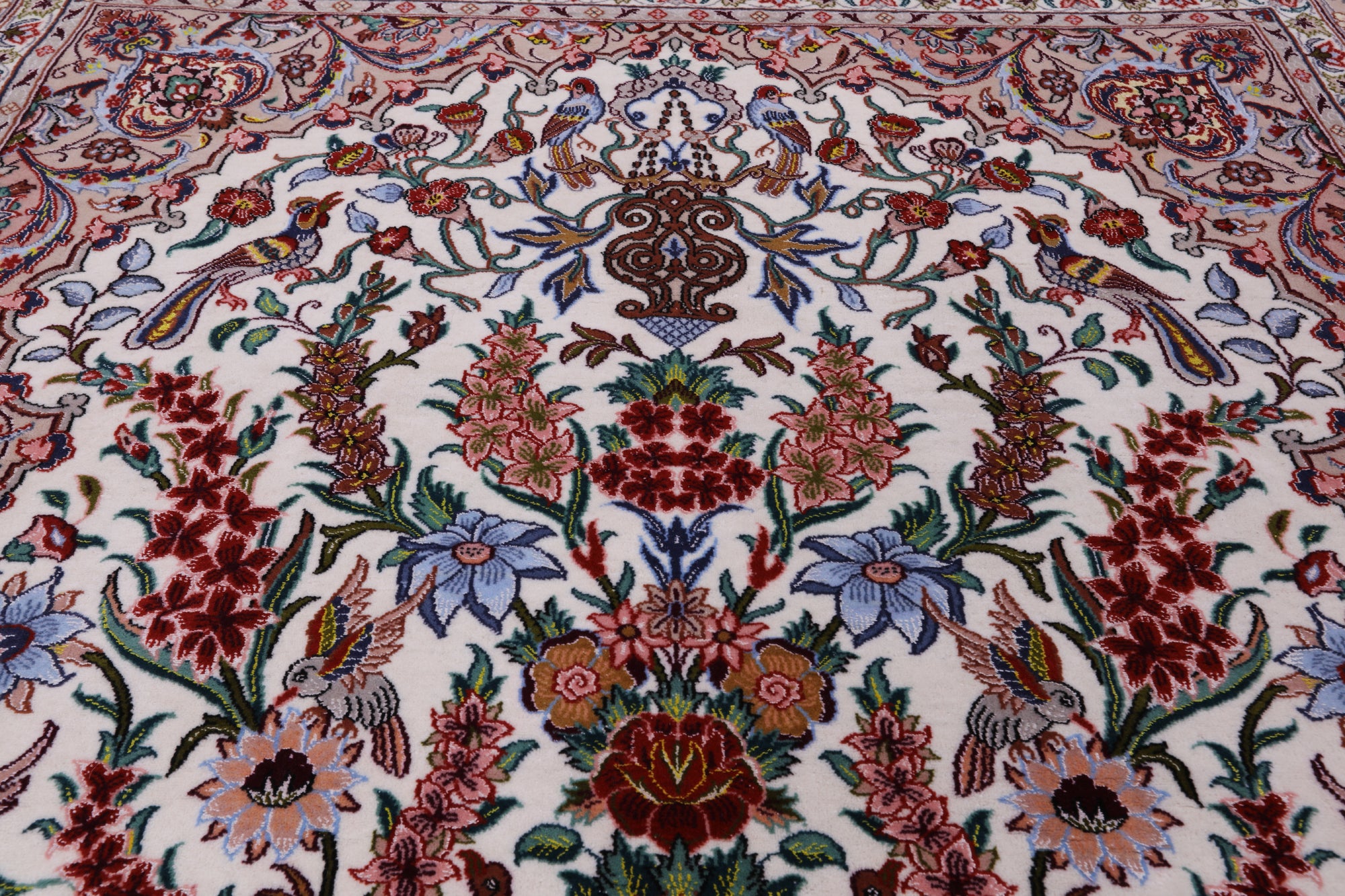 Ivory Isfahan Authentic Persian Hand Knotted Wool & Silk Area Rug - 5' 3" X 7' 10" - Golden Nile