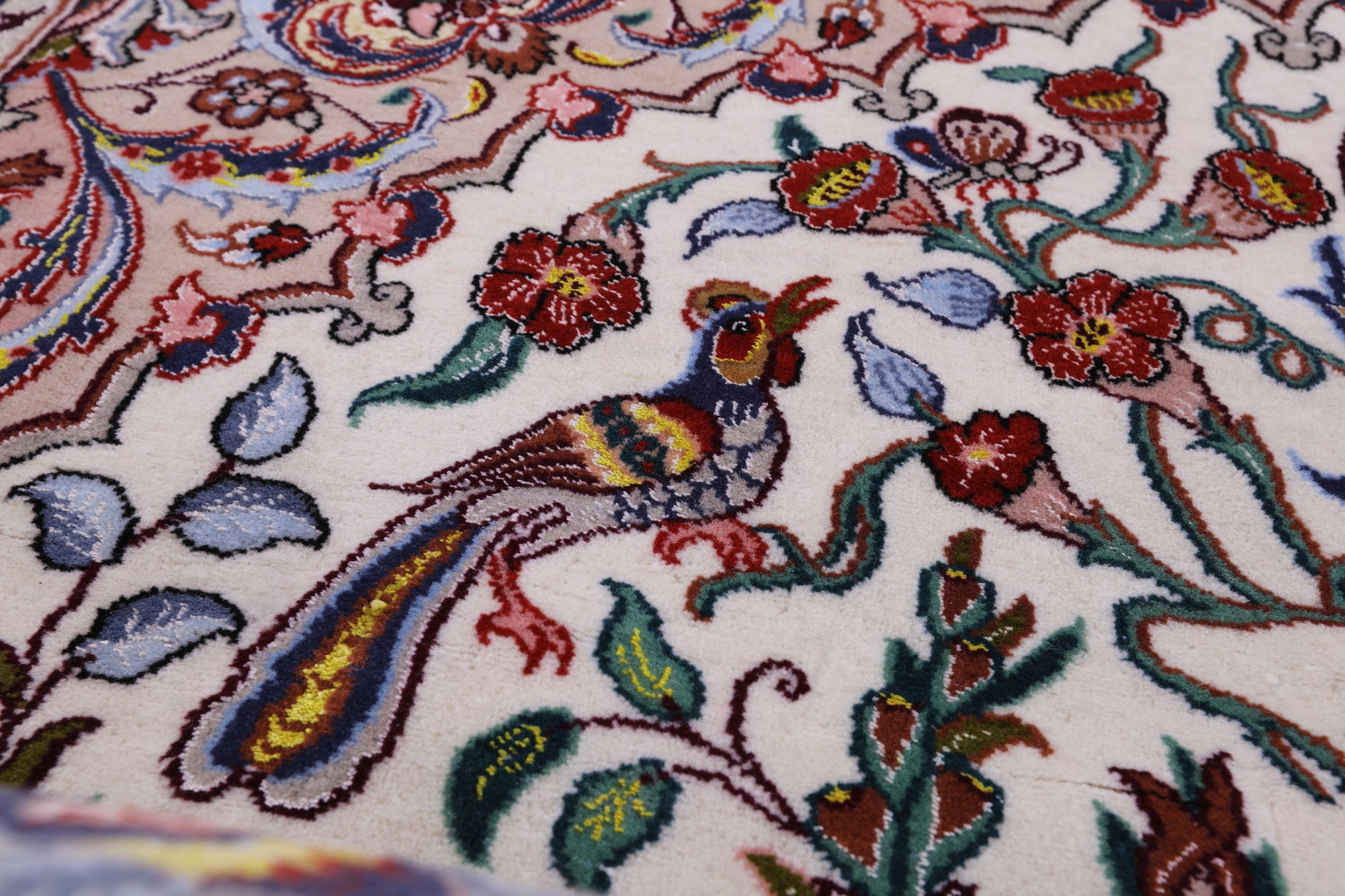Ivory Isfahan Authentic Persian Hand Knotted Wool & Silk Area Rug - 5' 3" X 7' 10" - Golden Nile