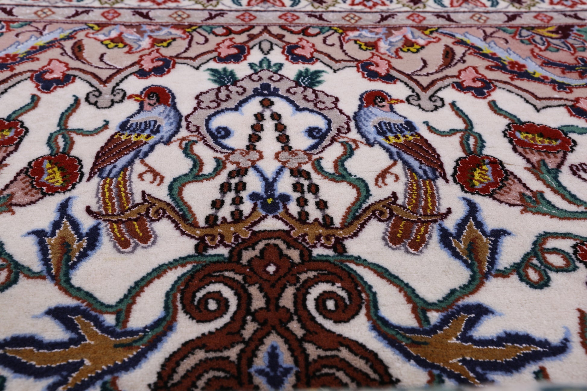 Ivory Isfahan Authentic Persian Hand Knotted Wool & Silk Area Rug - 5' 3" X 7' 10" - Golden Nile