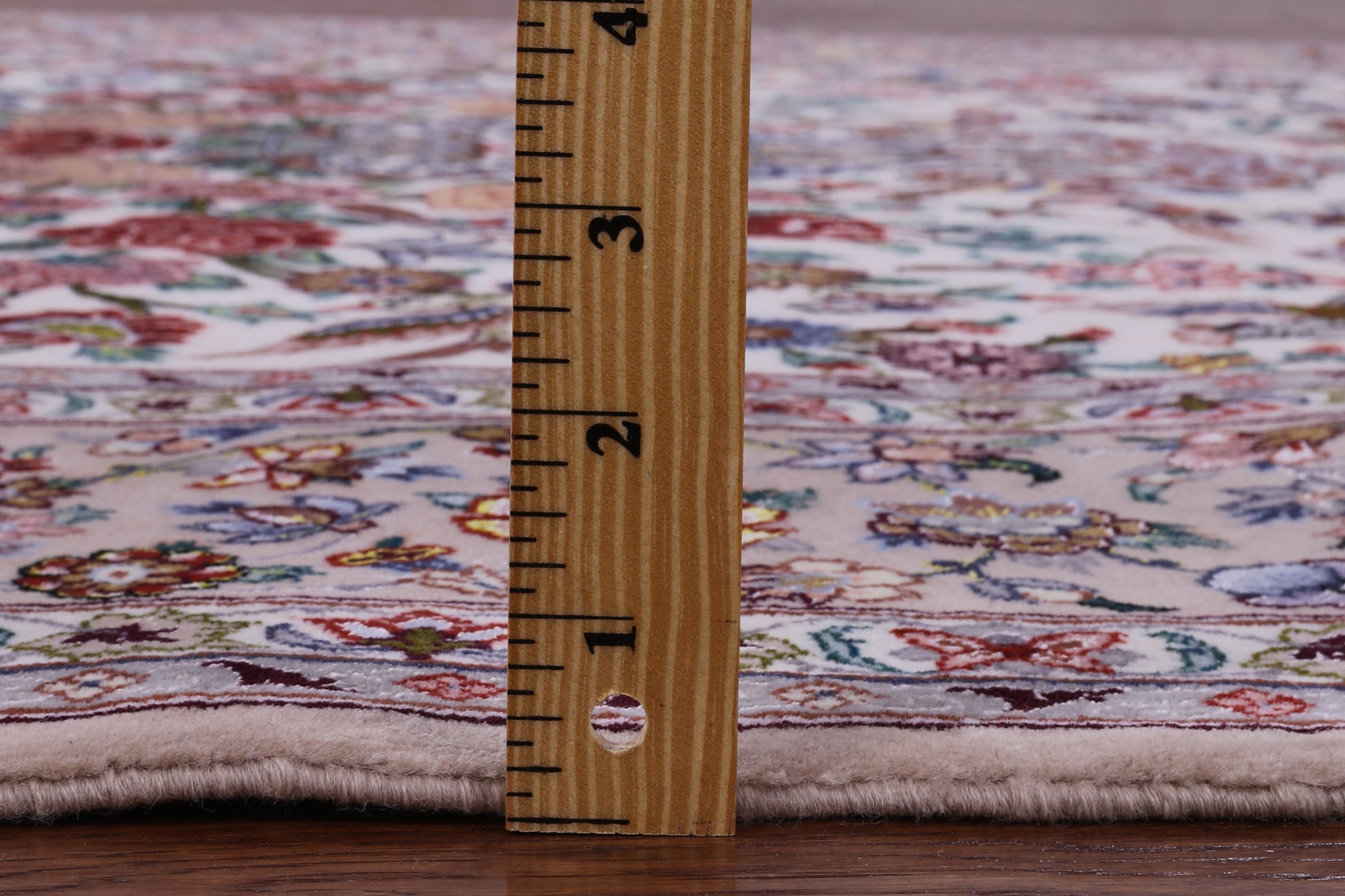 Ivory Isfahan Authentic Persian Hand Knotted Wool & Silk Area Rug - 5' 3" X 7' 10" - Golden Nile
