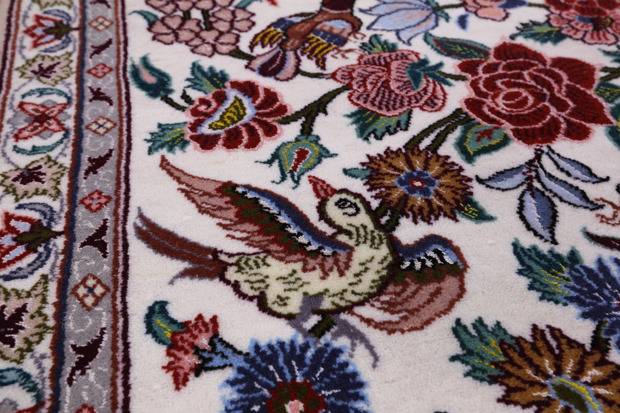 Ivory Isfahan Authentic Persian Hand Knotted Wool & Silk Area Rug - 5' 3" X 7' 10" - Golden Nile