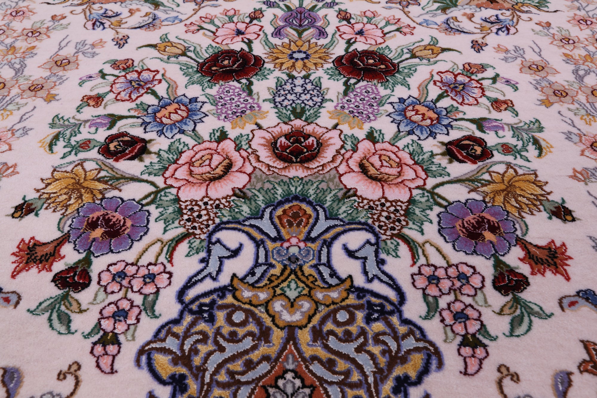 Ivory Isfahan Authentic Persian Hand Knotted Wool & Silk Area Rug - 5' 2" X 7' 11" - Golden Nile