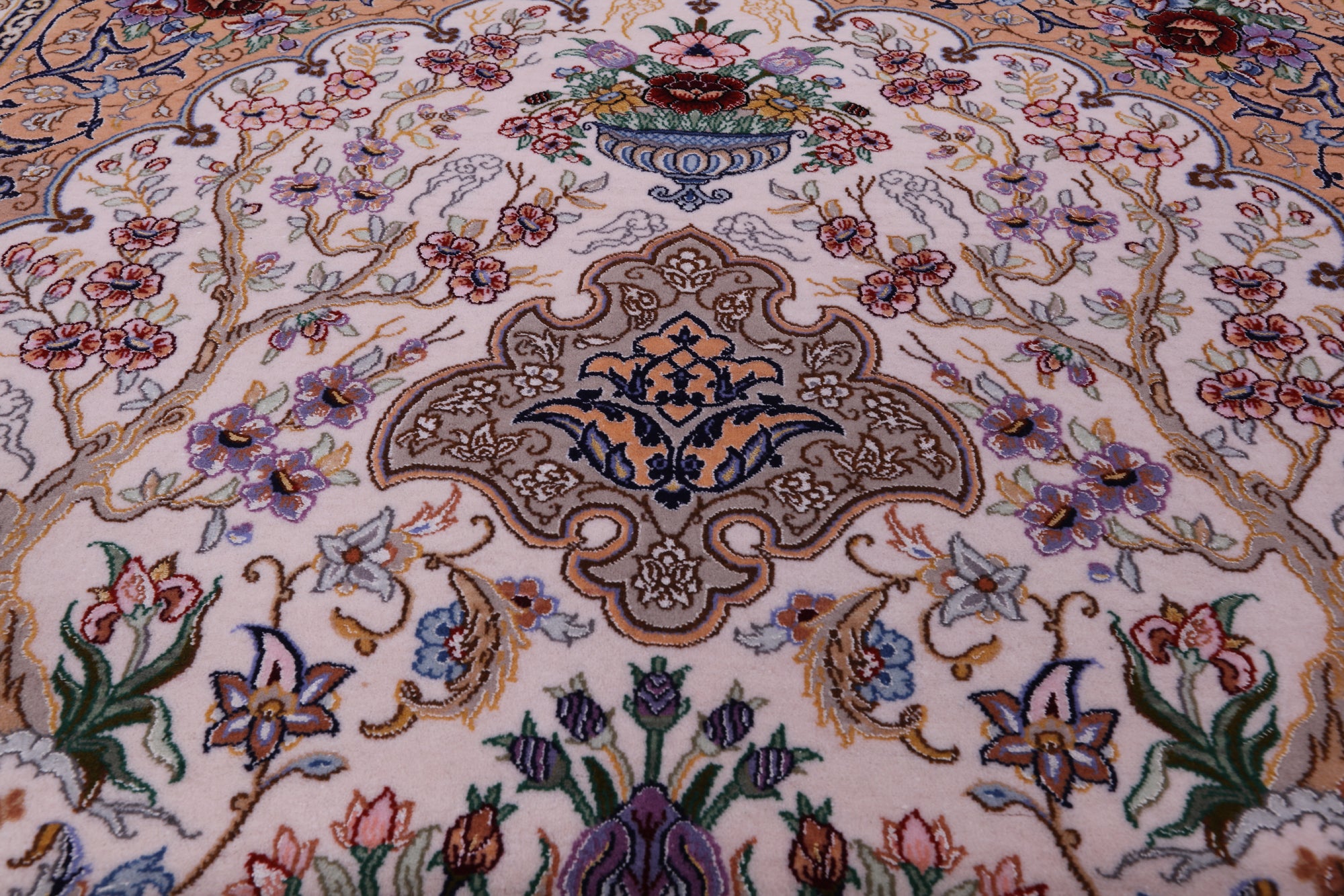 Ivory Isfahan Authentic Persian Hand Knotted Wool & Silk Area Rug - 5' 2" X 7' 11" - Golden Nile
