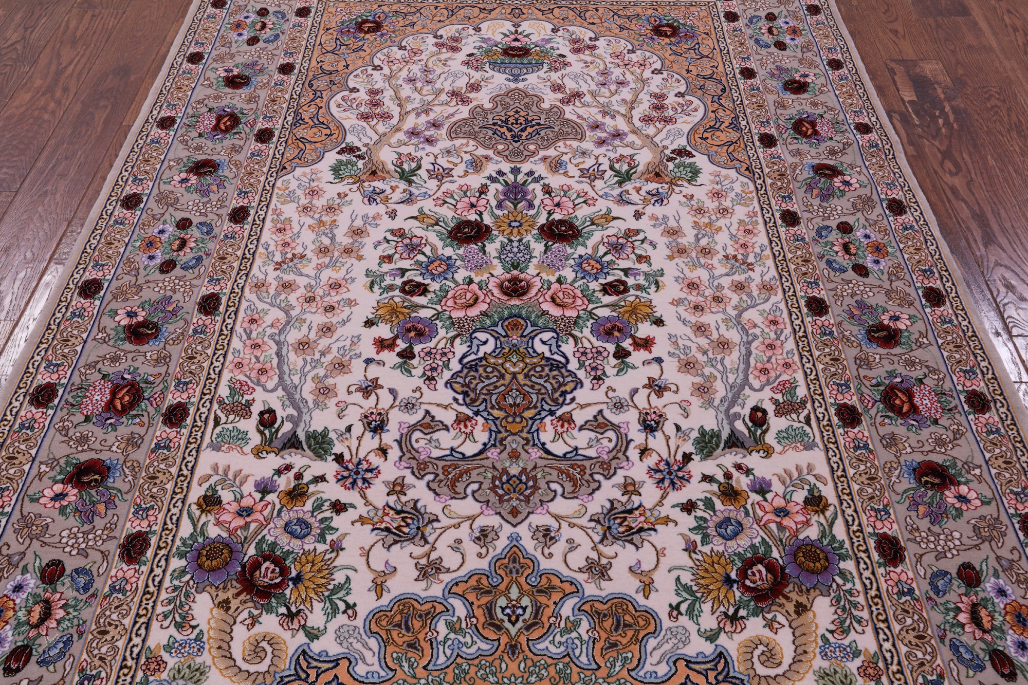 Ivory Isfahan Authentic Persian Hand Knotted Wool & Silk Area Rug - 5' 2" X 7' 11" - Golden Nile
