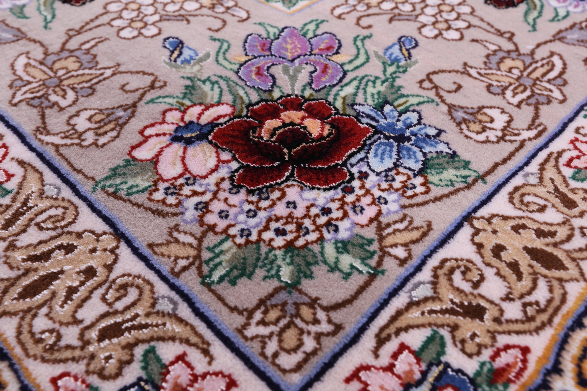 Ivory Isfahan Authentic Persian Hand Knotted Wool & Silk Area Rug - 5' 2" X 7' 11" - Golden Nile