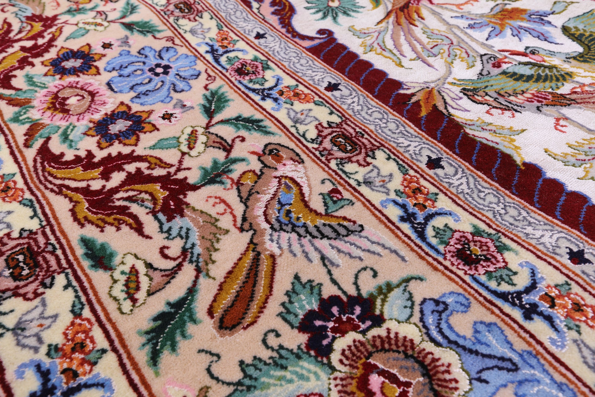 Ivory Isfahan Authentic Persian Hand Knotted Wool & Silk Area Rug - 5' 1" X 7' 7" - Golden Nile