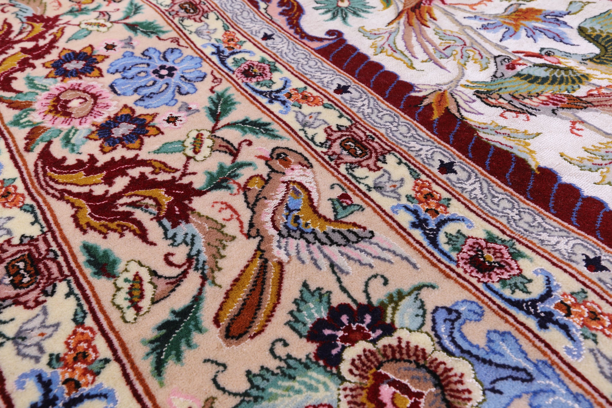 Ivory Isfahan Authentic Persian Hand Knotted Wool & Silk Area Rug - 5' 1" X 7' 7" - Golden Nile
