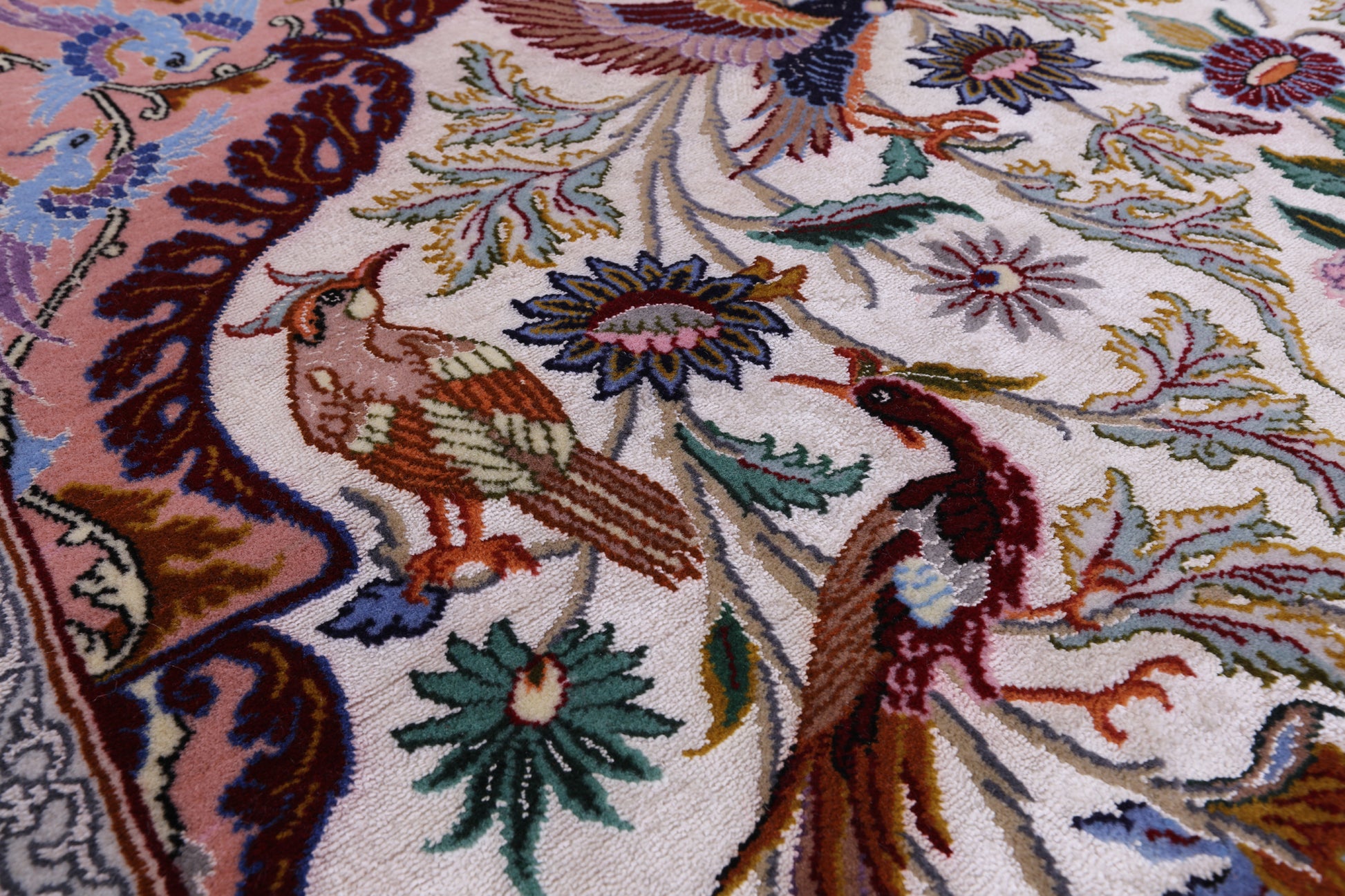 Ivory Isfahan Authentic Persian Hand Knotted Wool & Silk Area Rug - 5' 1" X 7' 7" - Golden Nile