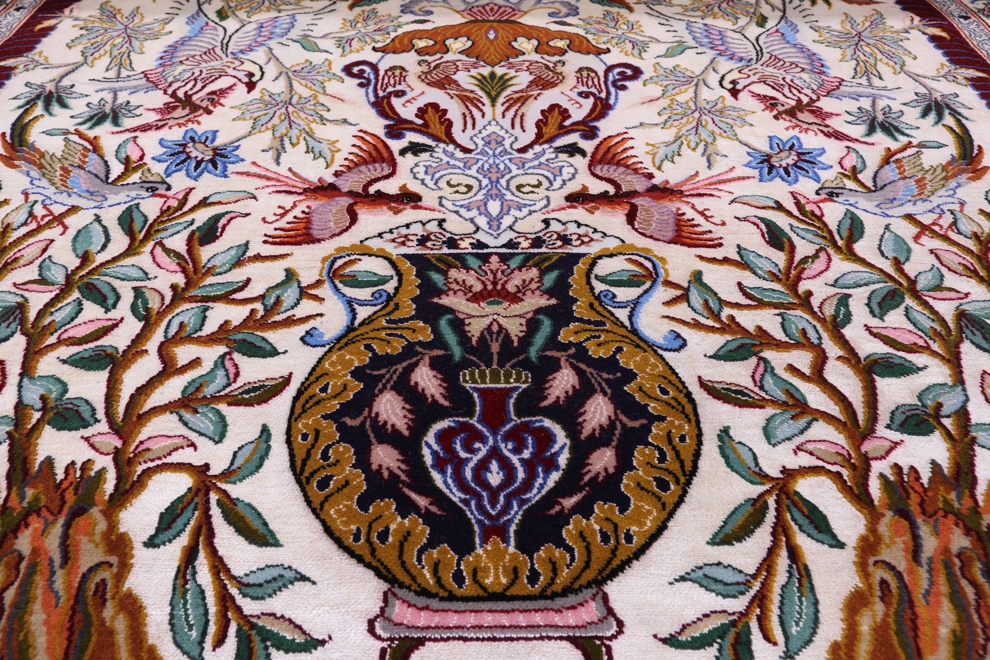 Ivory Isfahan Authentic Persian Hand Knotted Wool & Silk Area Rug - 5' 1" X 7' 7" - Golden Nile