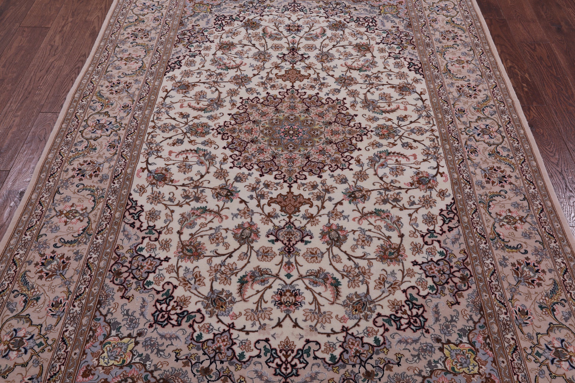 Ivory Isfahan Authentic Persian Hand Knotted Wool & Silk Area Rug - 5' 3" X 7' 8" - Golden Nile