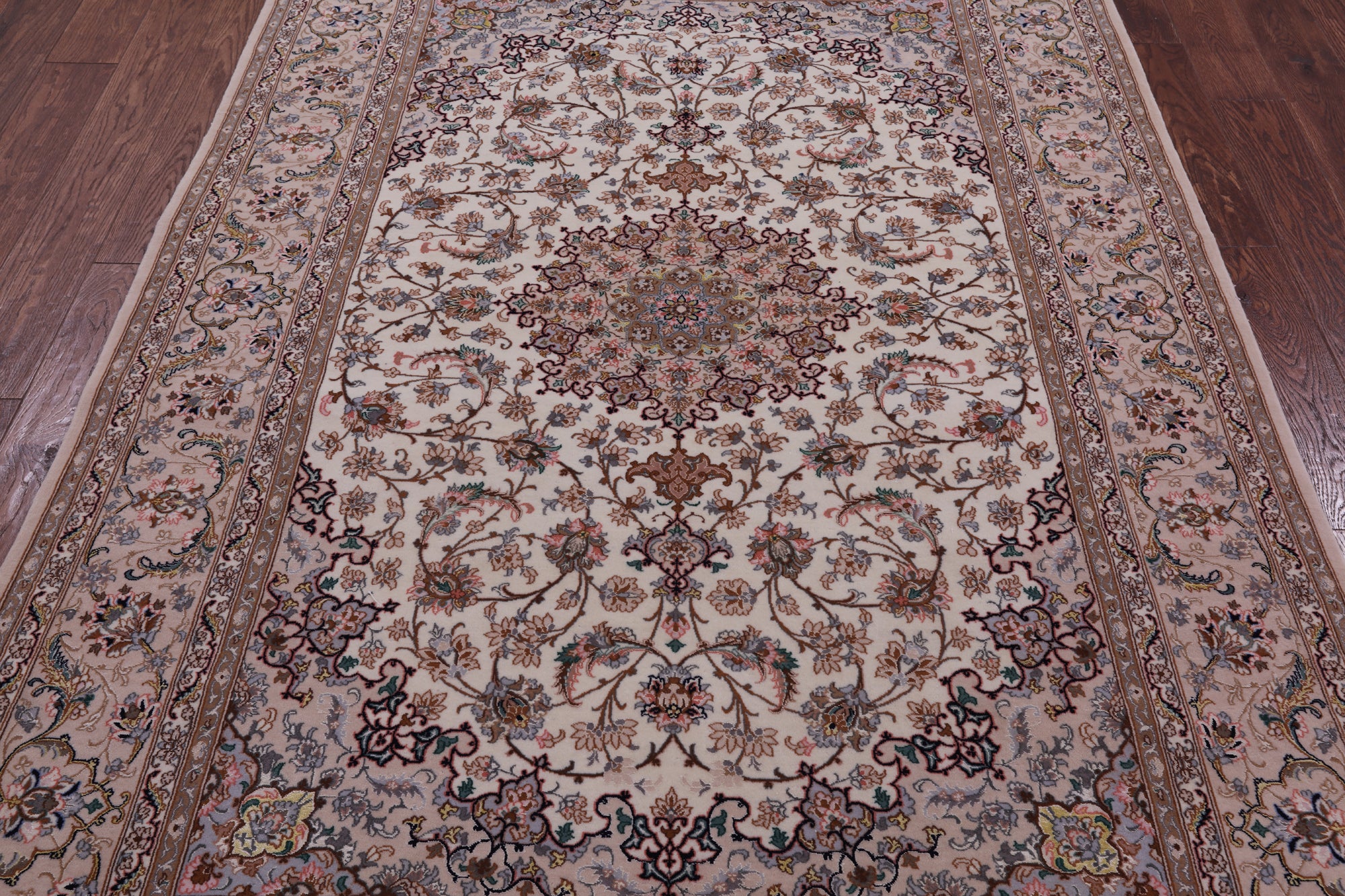 Ivory Isfahan Authentic Persian Hand Knotted Wool & Silk Area Rug - 5' 3" X 7' 8" - Golden Nile