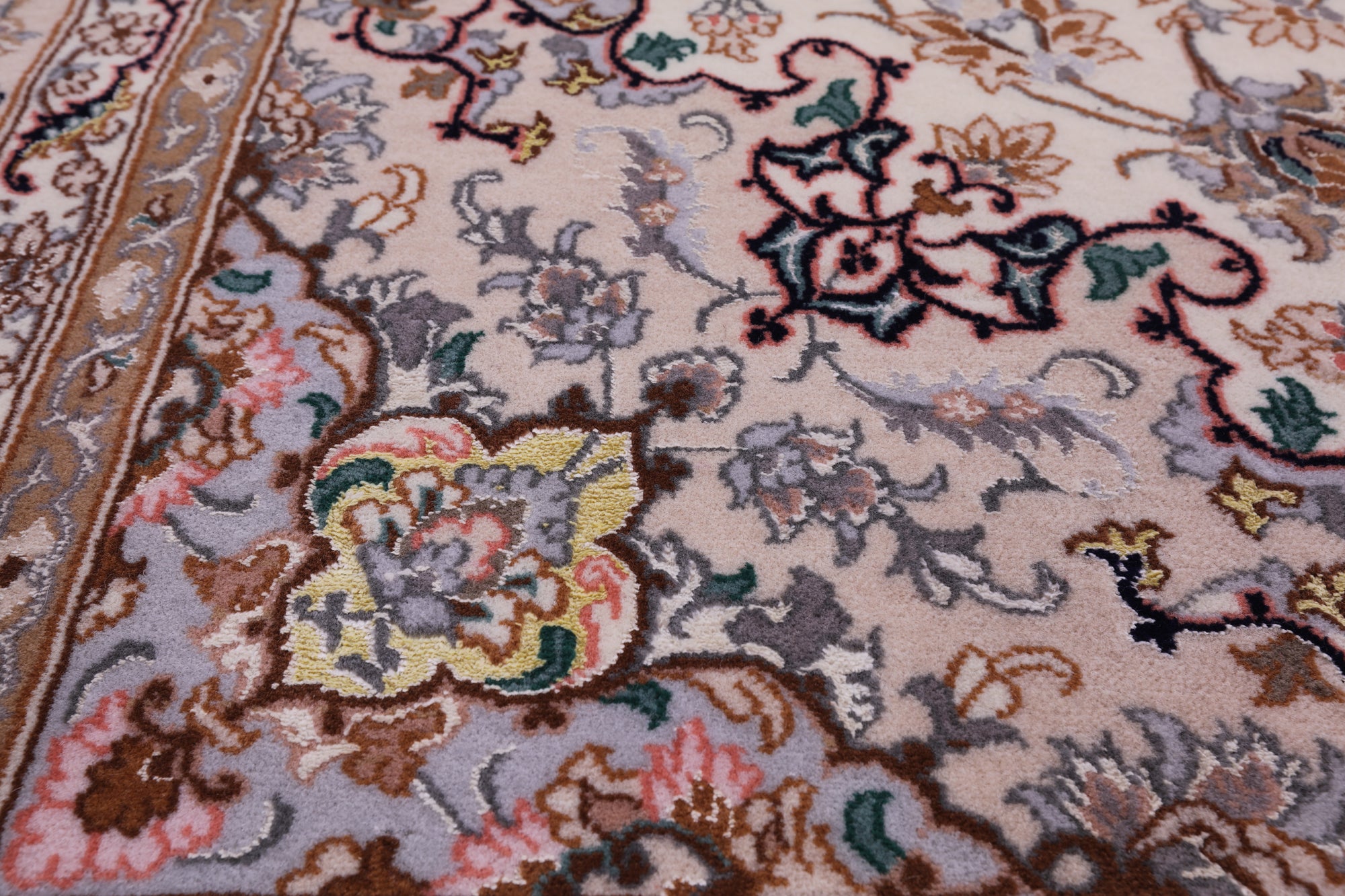 Ivory Isfahan Authentic Persian Hand Knotted Wool & Silk Area Rug - 5' 3" X 7' 8" - Golden Nile