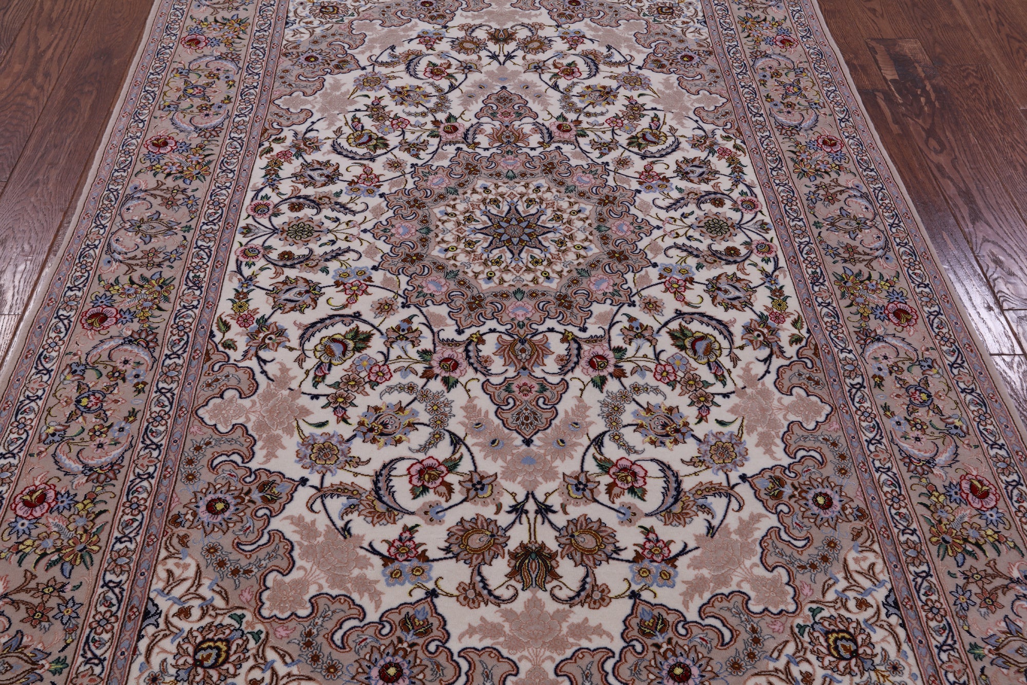 Ivory Isfahan Authentic Persian Hand Knotted Wool & Silk Area Rug - 5' 1" X 7' 9" - Golden Nile