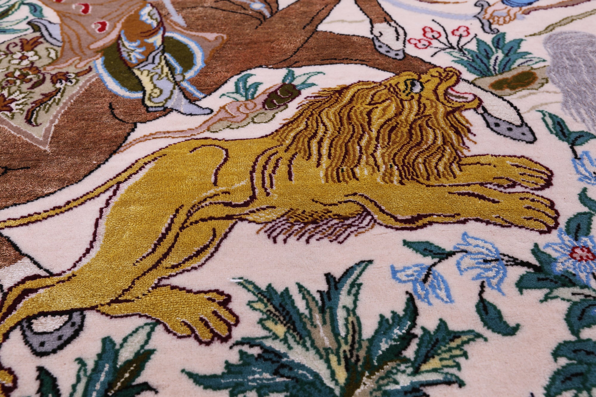 Pictorial Isfahan Authentic Persian Hand Knotted Wool & Silk Area Rug - 4' 11" X 7' 4" - Golden Nile