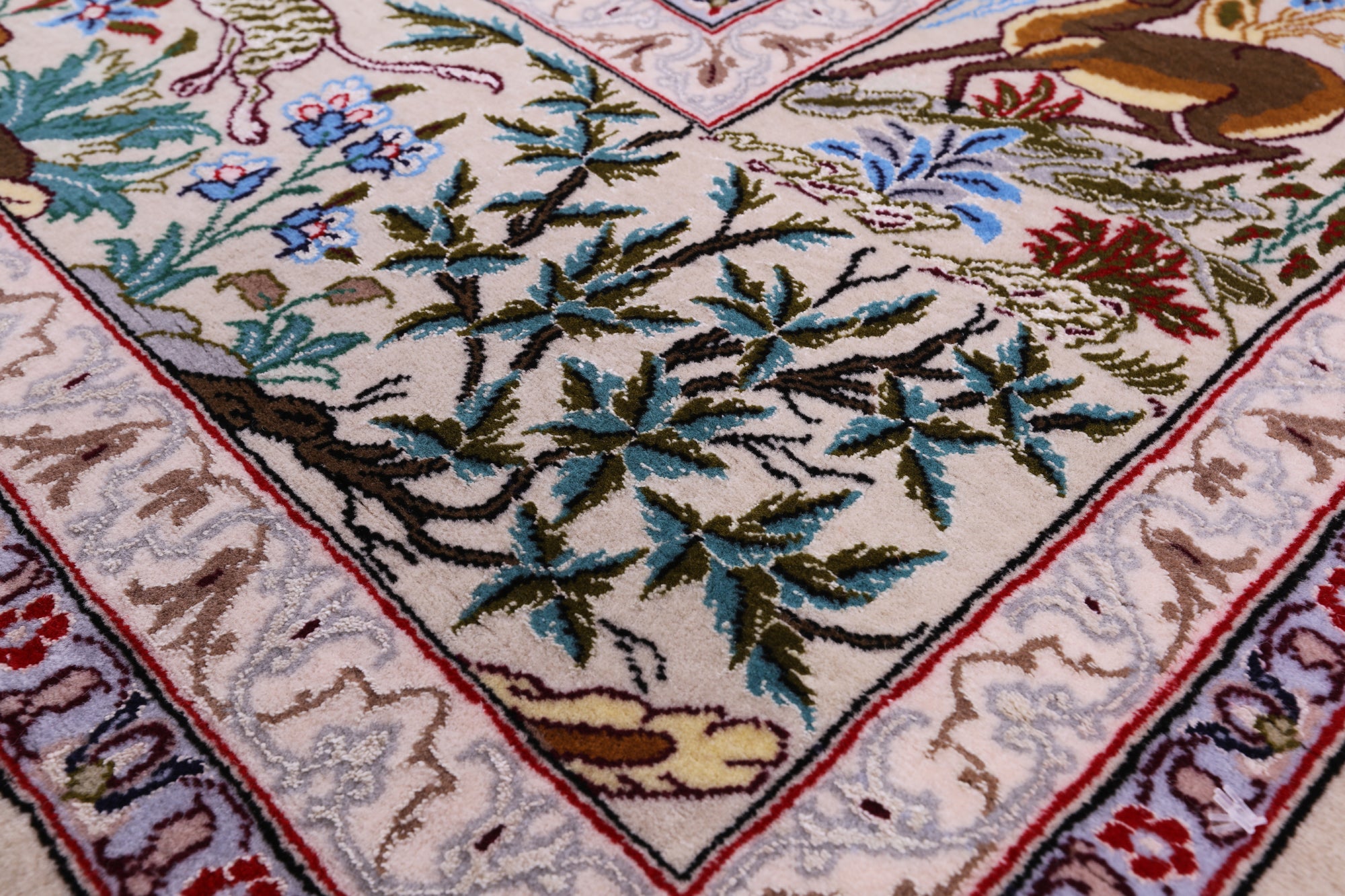 Pictorial Isfahan Authentic Persian Hand Knotted Wool & Silk Area Rug - 4' 11" X 7' 4" - Golden Nile