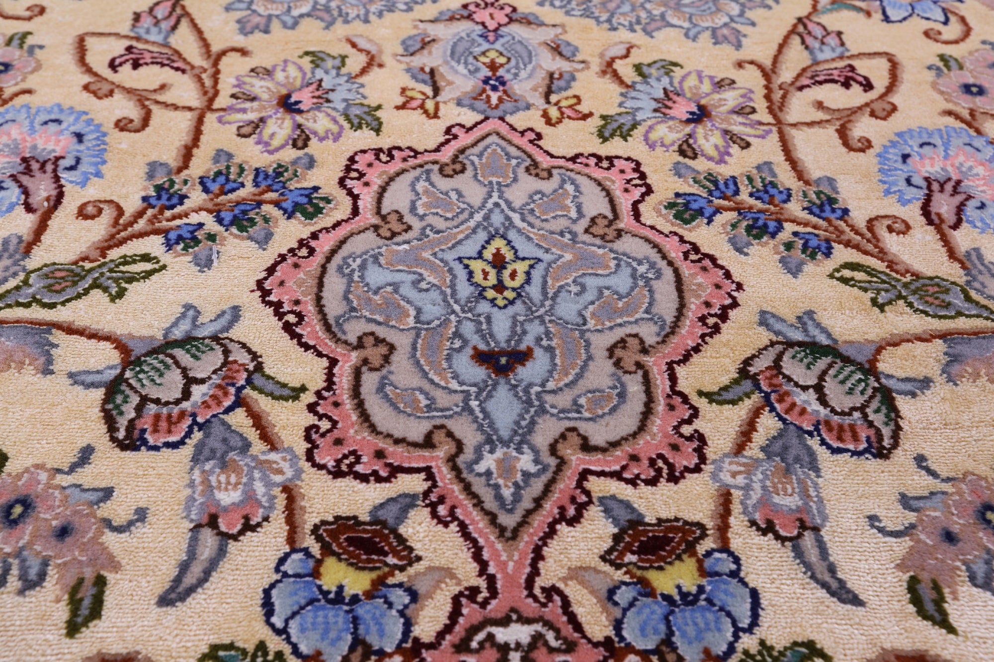 Isfahan Authentic Persian Hand Knotted Wool & Silk Area Rug - 4' 11" X 8' 2" - Golden Nile
