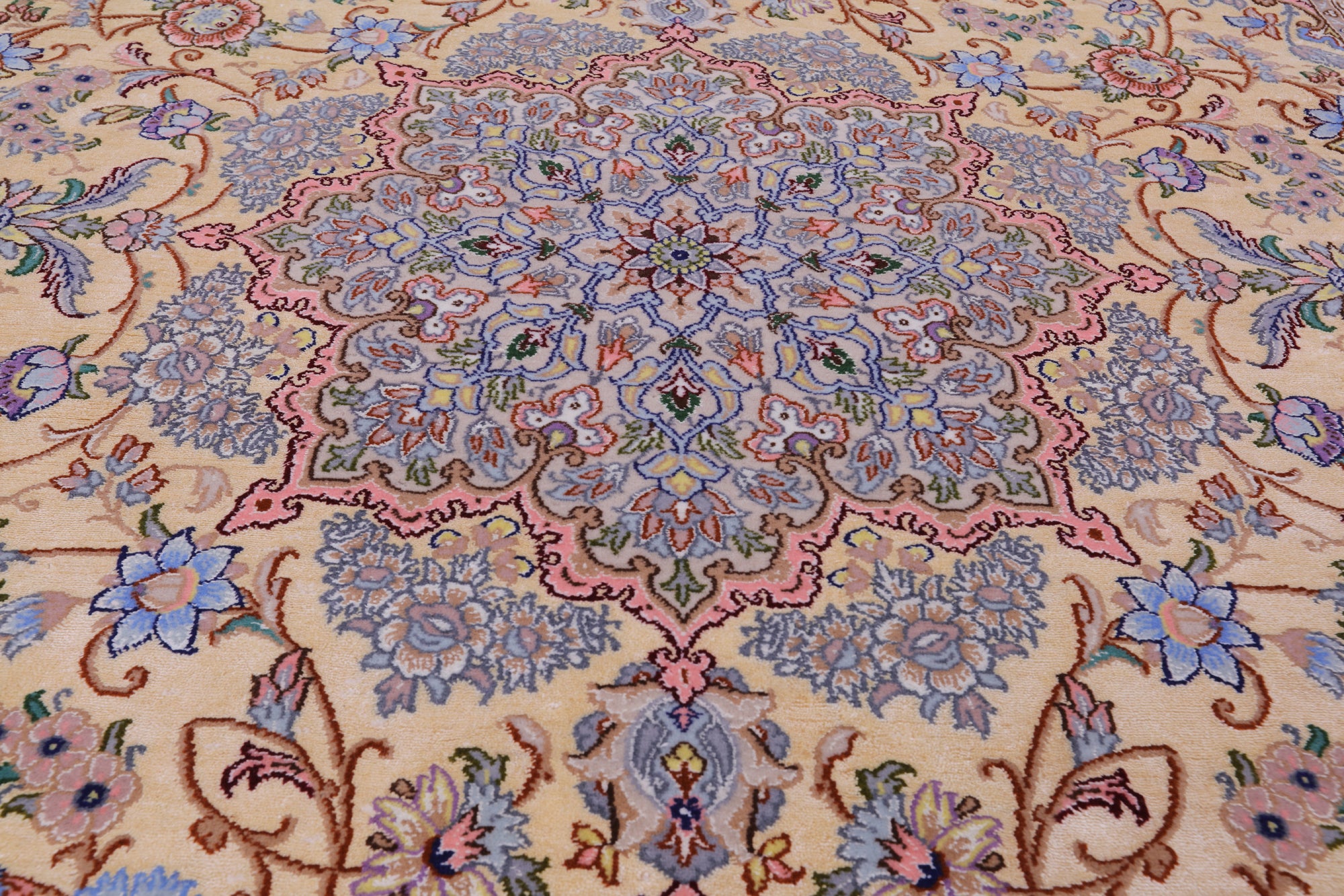 Isfahan Authentic Persian Hand Knotted Wool & Silk Area Rug - 4' 11" X 8' 2" - Golden Nile