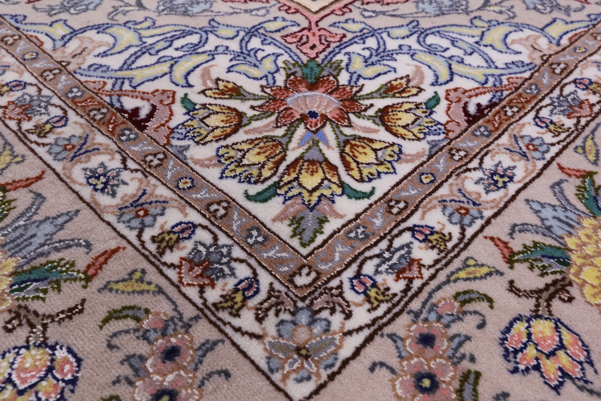 Isfahan Authentic Persian Hand Knotted Wool & Silk Area Rug - 4' 11" X 8' 2" - Golden Nile