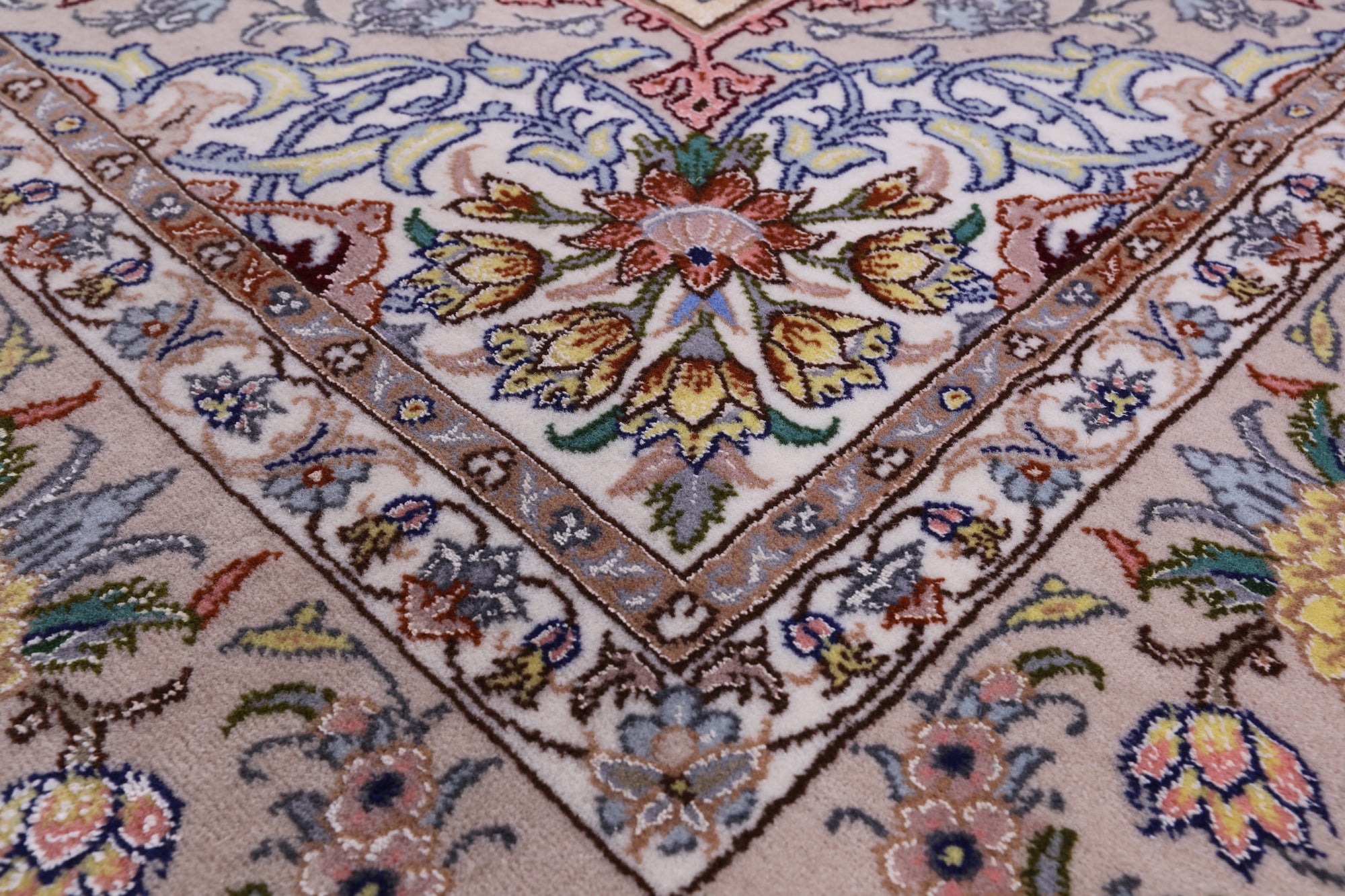 Isfahan Authentic Persian Hand Knotted Wool & Silk Area Rug - 4' 11" X 8' 2" - Golden Nile