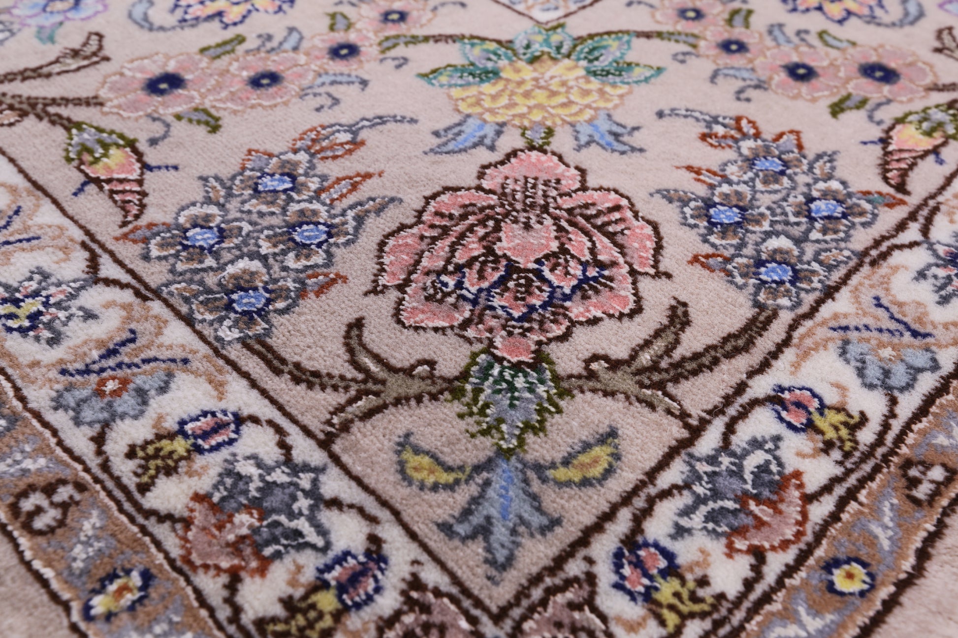Isfahan Authentic Persian Hand Knotted Wool & Silk Area Rug - 4' 11" X 8' 2" - Golden Nile