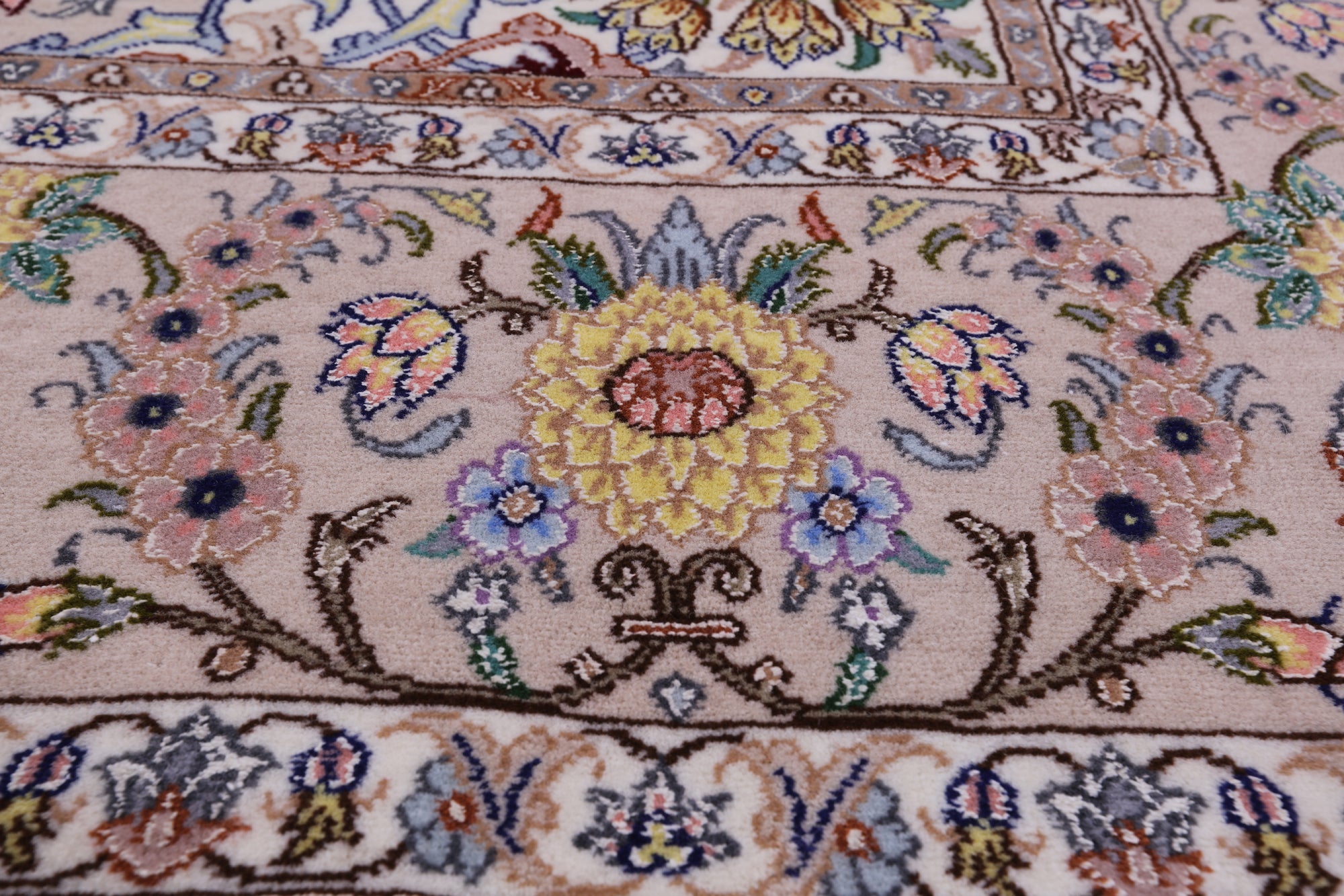 Isfahan Authentic Persian Hand Knotted Wool & Silk Area Rug - 4' 11" X 8' 2" - Golden Nile