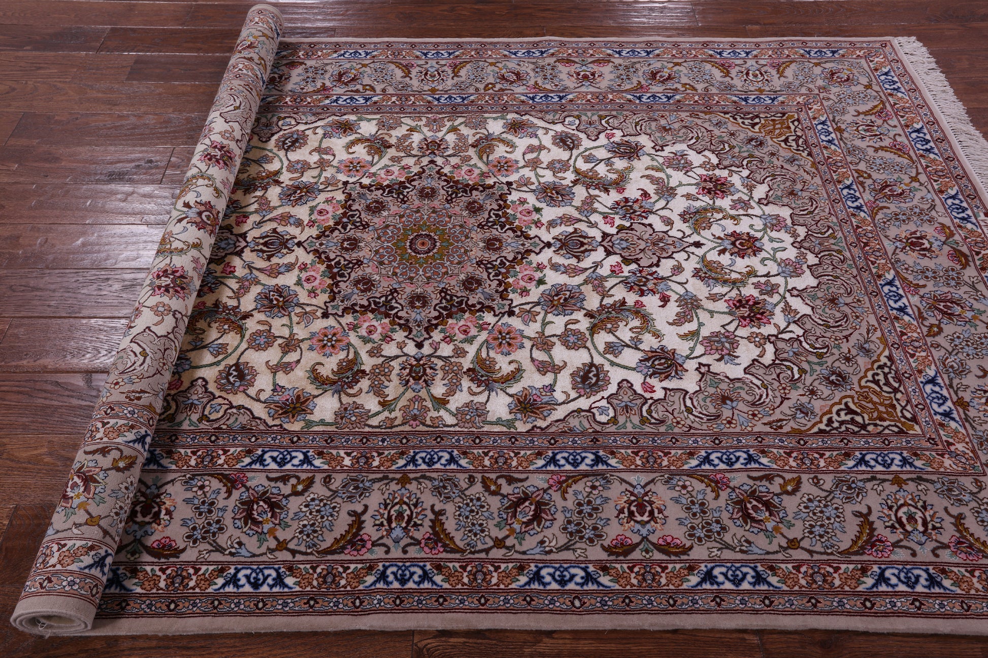 Ivory Isfahan Authentic Persian Hand Knotted Wool & Silk Area Rug - 5' 2" X 7' 8" - Golden Nile