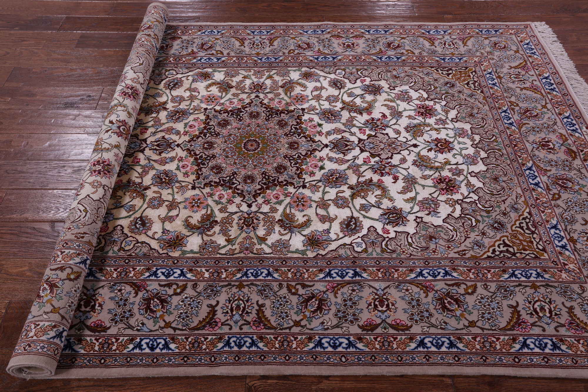 Ivory Isfahan Authentic Persian Hand Knotted Wool & Silk Area Rug - 5' 2" X 7' 8" - Golden Nile