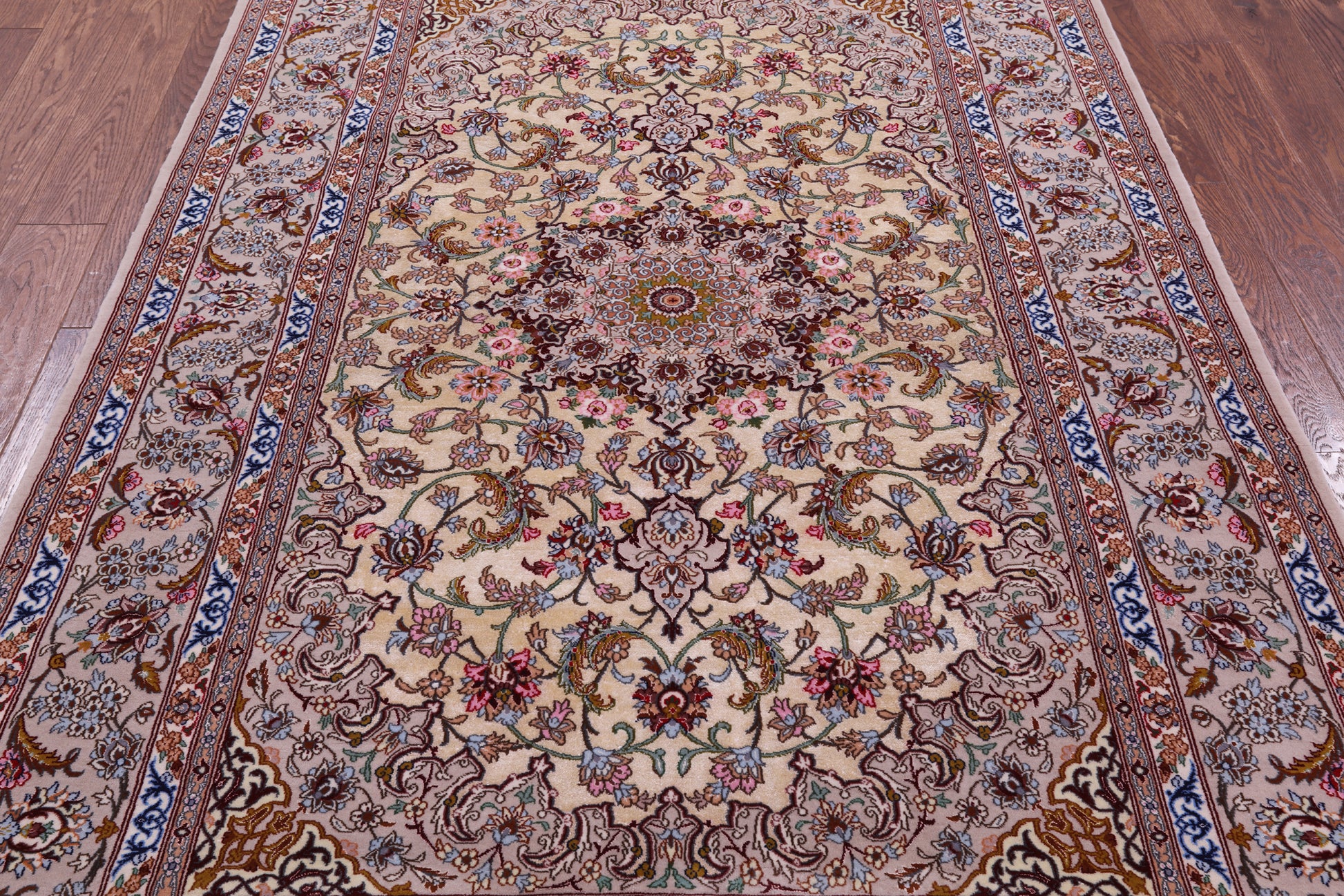 Ivory Isfahan Authentic Persian Hand Knotted Wool & Silk Area Rug - 5' 2" X 7' 8" - Golden Nile