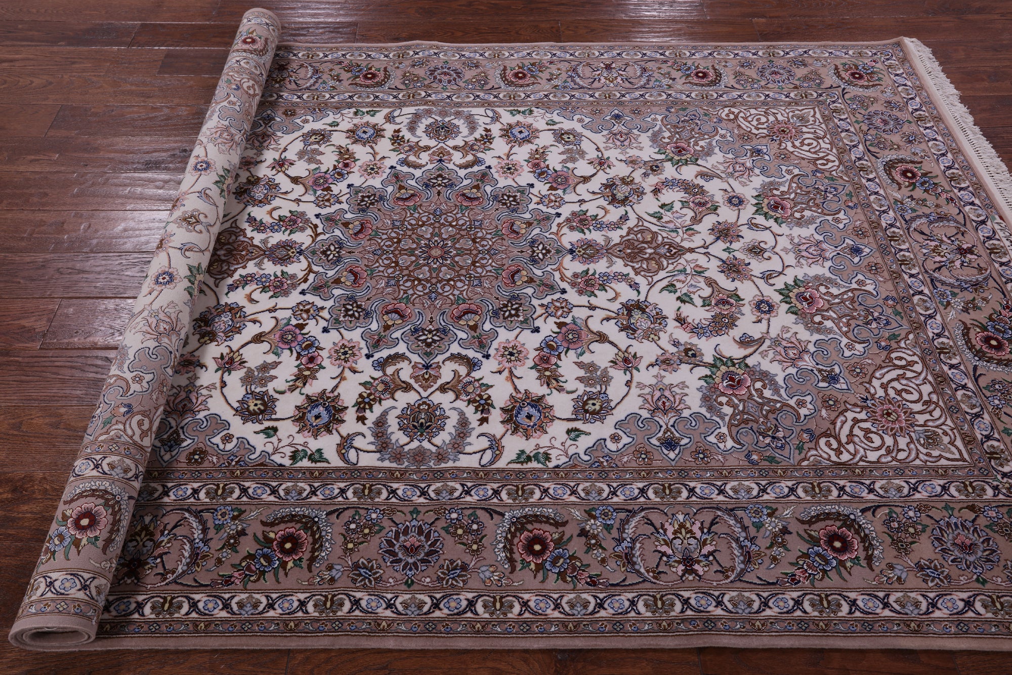 Ivory Isfahan Authentic Persian Hand Knotted Wool & Silk Area Rug - 5' 3" X 7' 9" - Golden Nile
