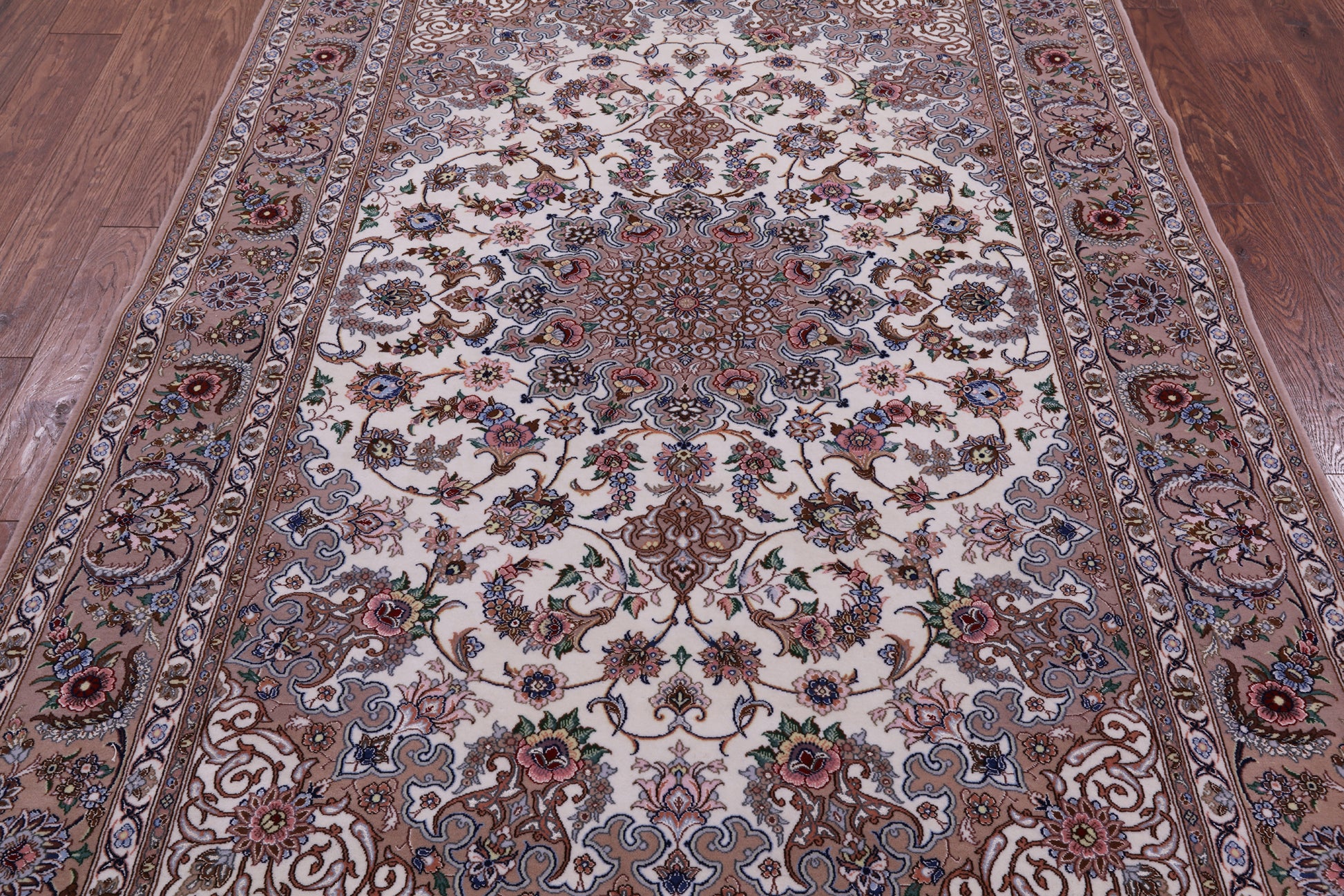 Ivory Isfahan Authentic Persian Hand Knotted Wool & Silk Area Rug - 5' 3" X 7' 9" - Golden Nile