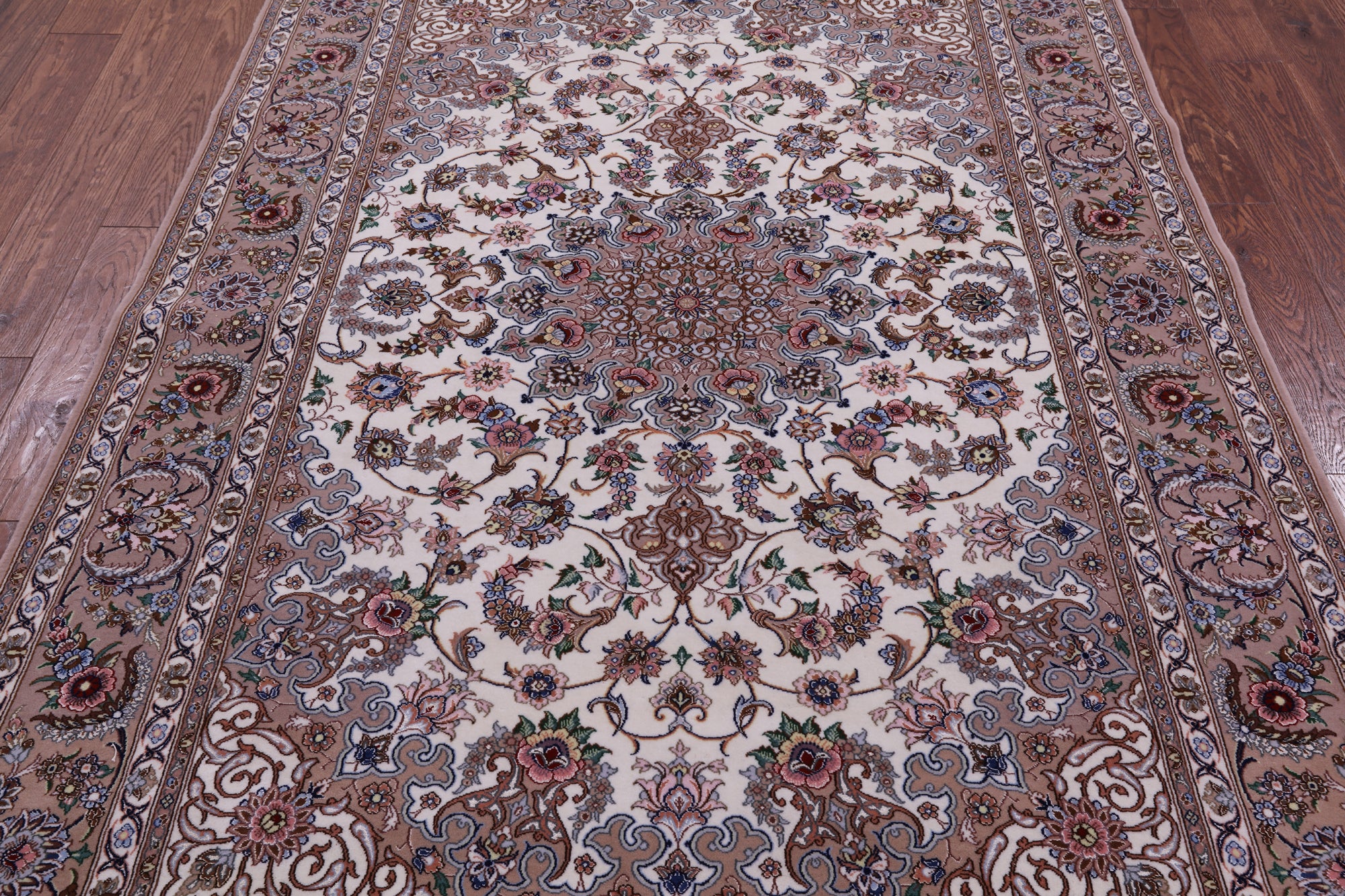 Ivory Isfahan Authentic Persian Hand Knotted Wool & Silk Area Rug - 5' 3" X 7' 9" - Golden Nile