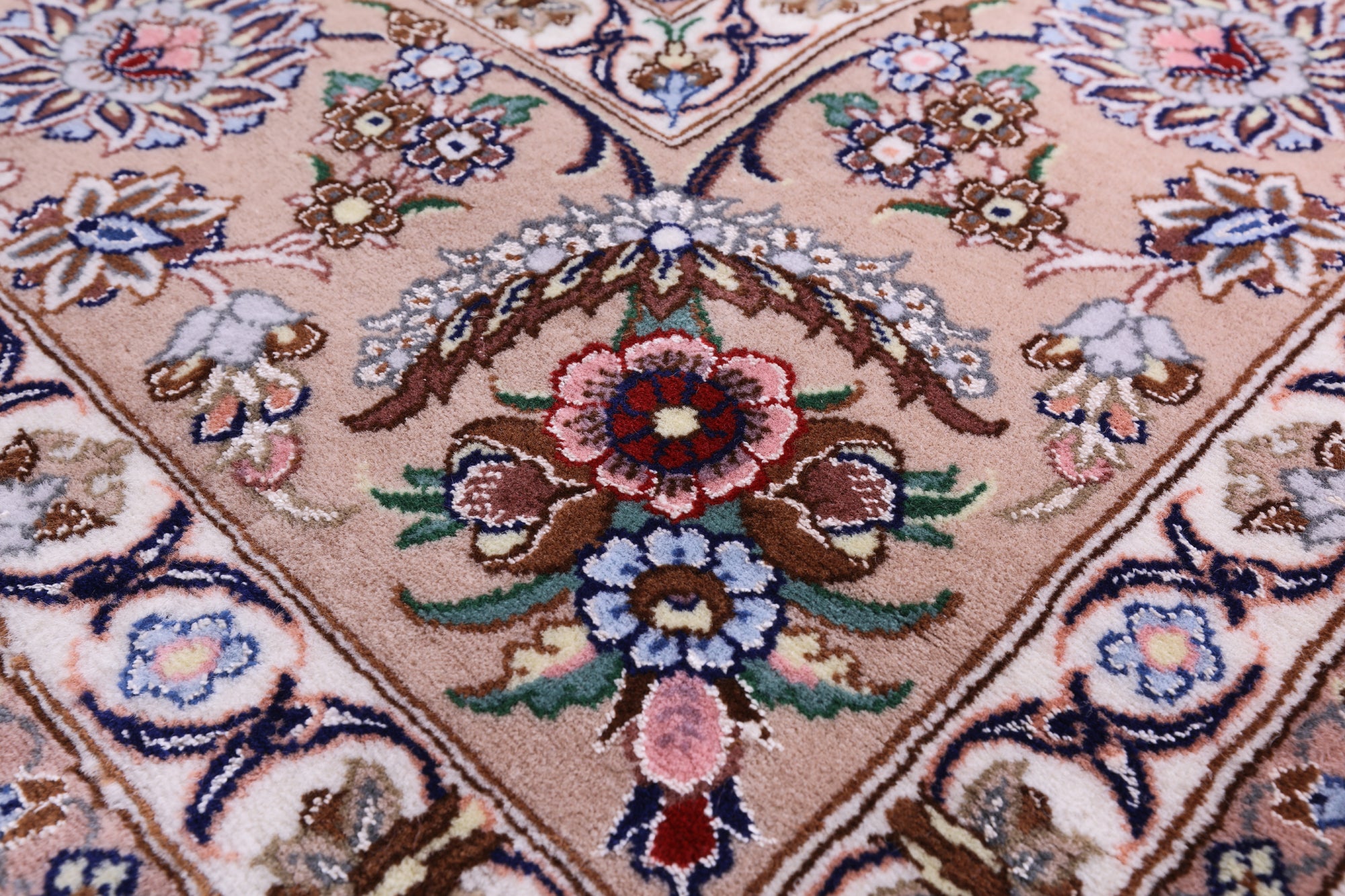 Ivory Isfahan Authentic Persian Hand Knotted Wool & Silk Area Rug - 5' 3" X 7' 9" - Golden Nile