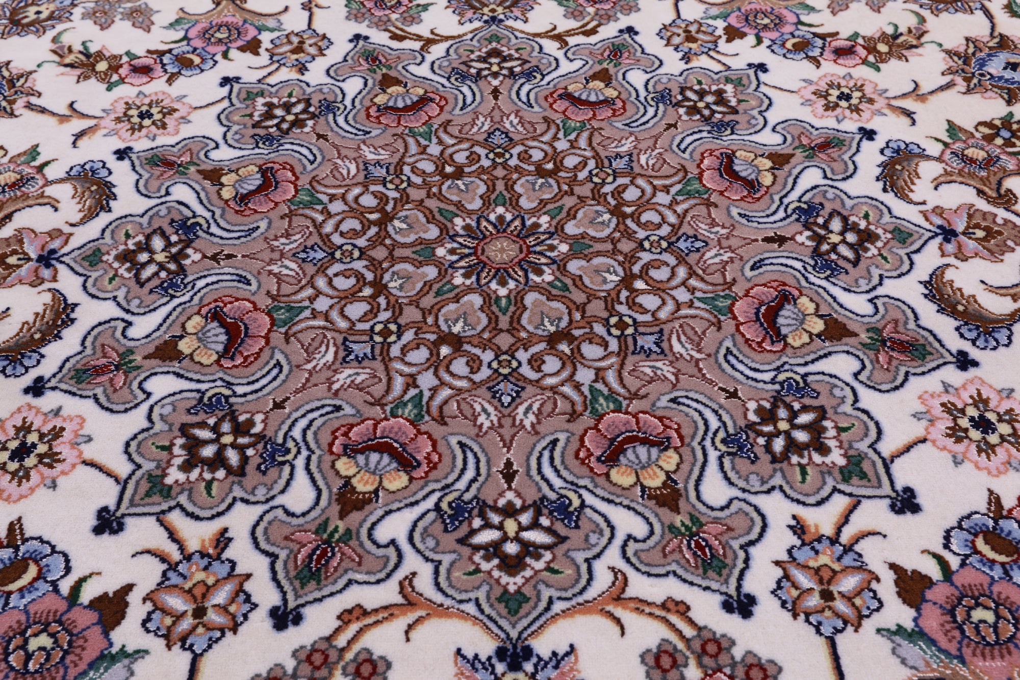 Ivory Isfahan Authentic Persian Hand Knotted Wool & Silk Area Rug - 5' 3" X 7' 9" - Golden Nile