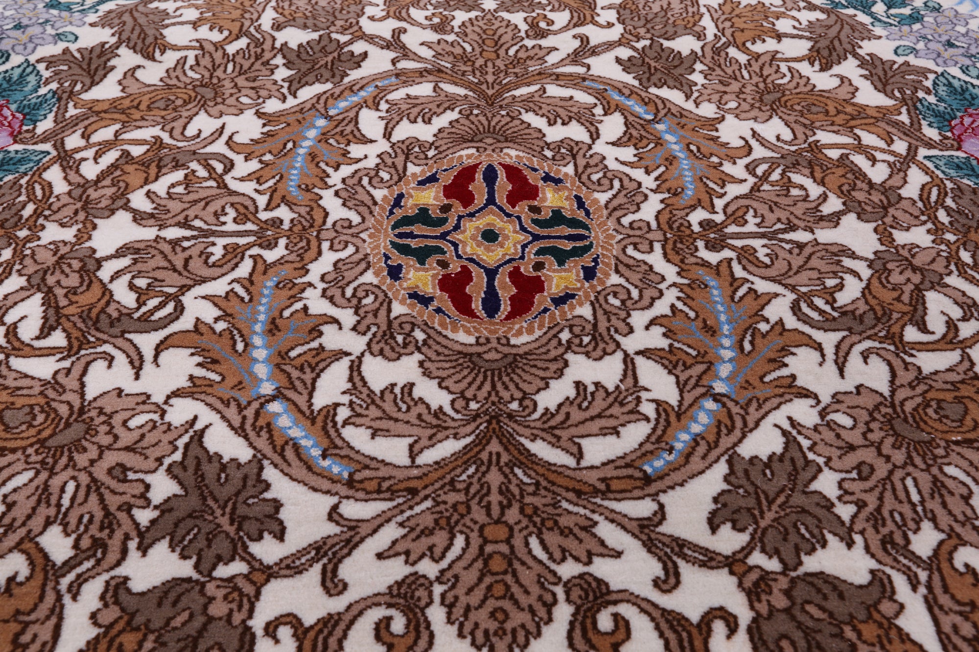 Ivory Isfahan Authentic Persian Hand Knotted Wool & Silk Area Rug - 5' 1" X 7' 4" - Golden Nile