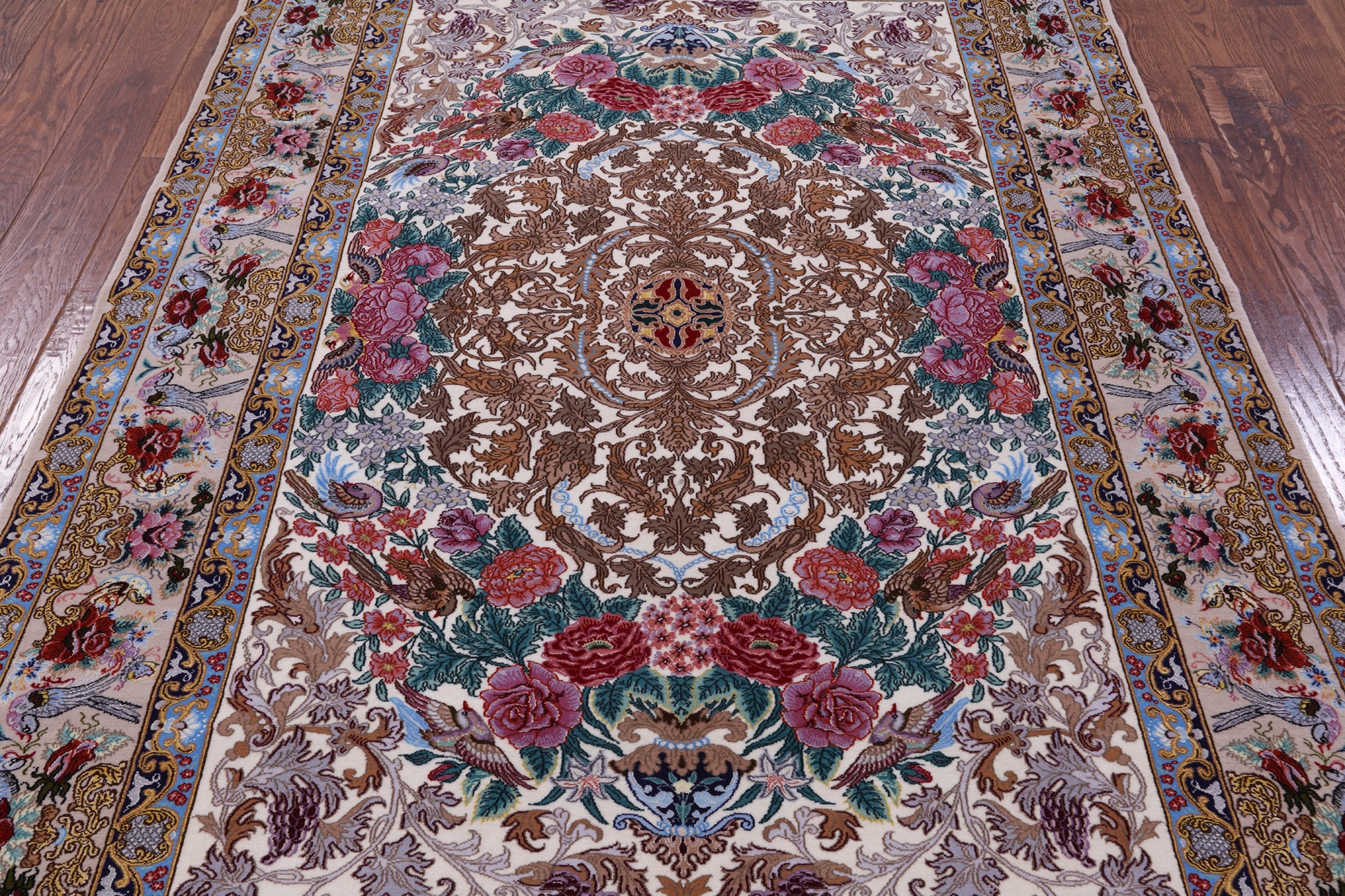 Ivory Isfahan Authentic Persian Hand Knotted Wool & Silk Area Rug - 5' 1" X 7' 4" - Golden Nile
