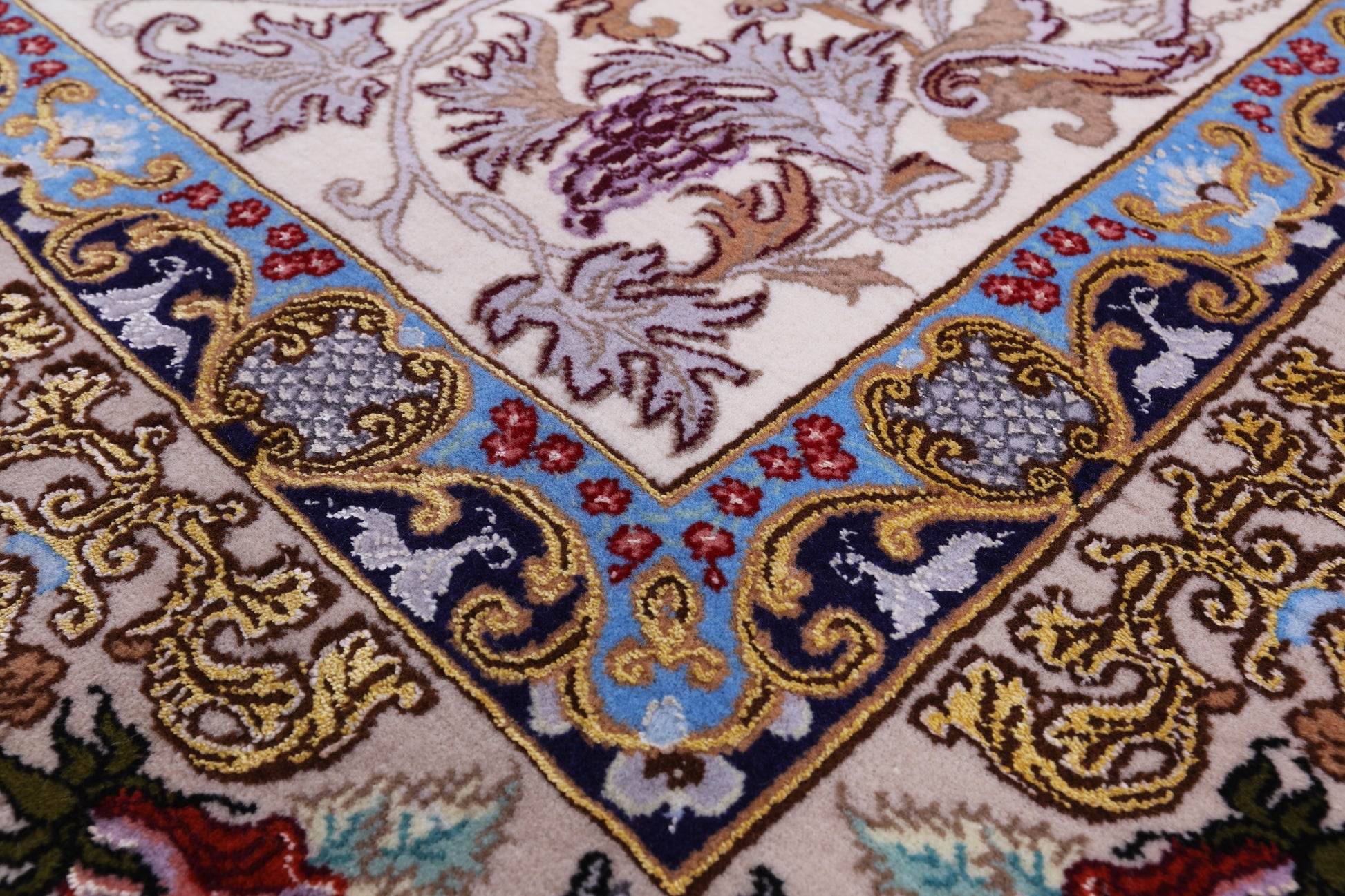 Ivory Isfahan Authentic Persian Hand Knotted Wool & Silk Area Rug - 5' 1" X 7' 4" - Golden Nile