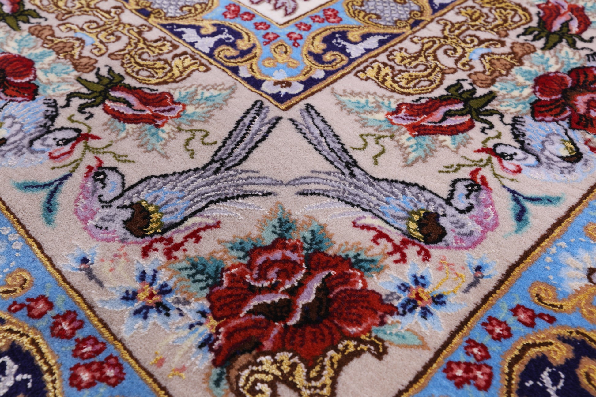 Ivory Isfahan Authentic Persian Hand Knotted Wool & Silk Area Rug - 5' 1" X 7' 4" - Golden Nile