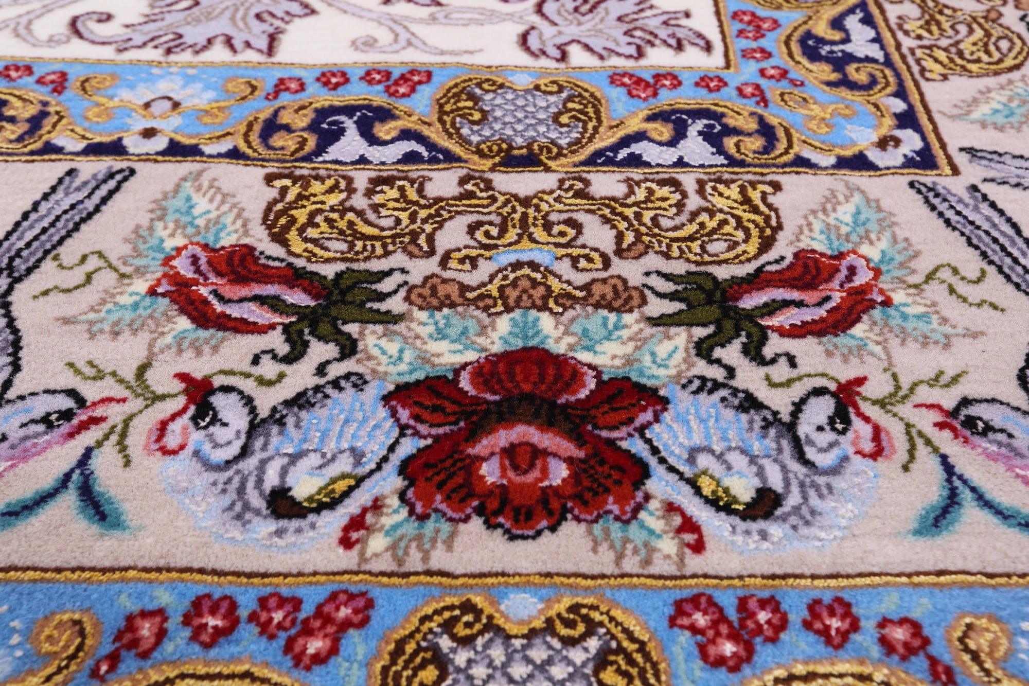Ivory Isfahan Authentic Persian Hand Knotted Wool & Silk Area Rug - 5' 1" X 7' 4" - Golden Nile