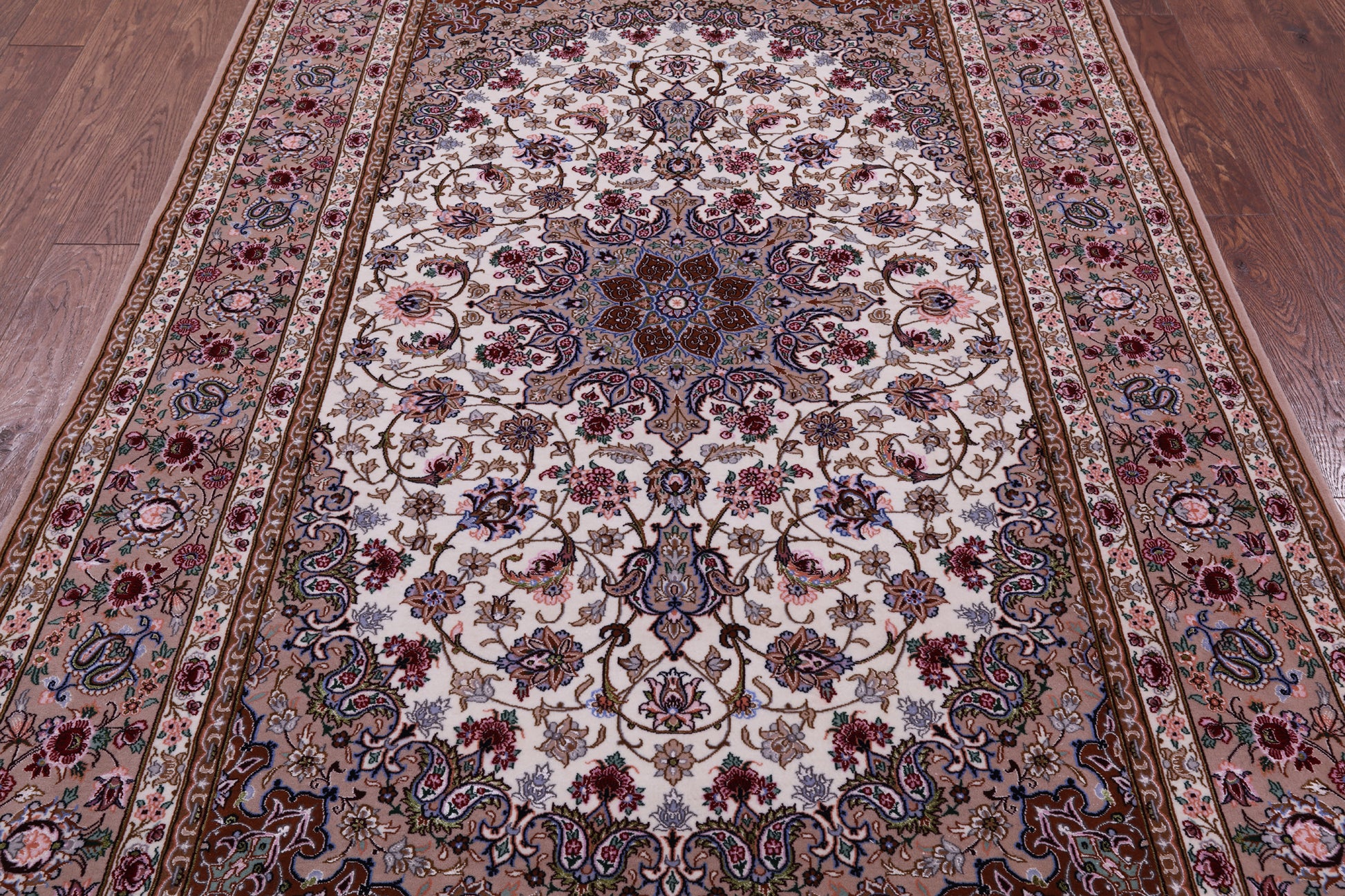Ivory Isfahan Authentic Persian Hand Knotted Wool & Silk Area Rug - 5' 2" X 7' 9" - Golden Nile