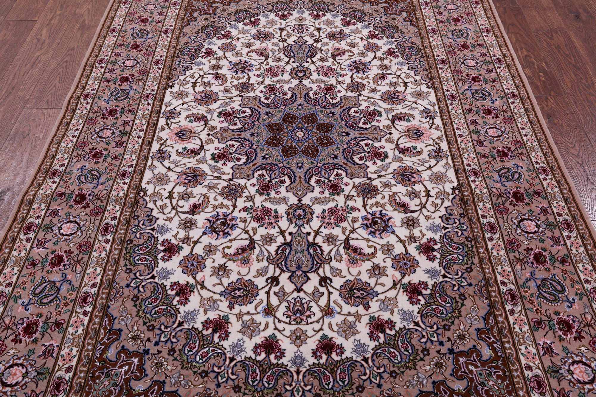 Ivory Isfahan Authentic Persian Hand Knotted Wool & Silk Area Rug - 5' 2" X 7' 9" - Golden Nile