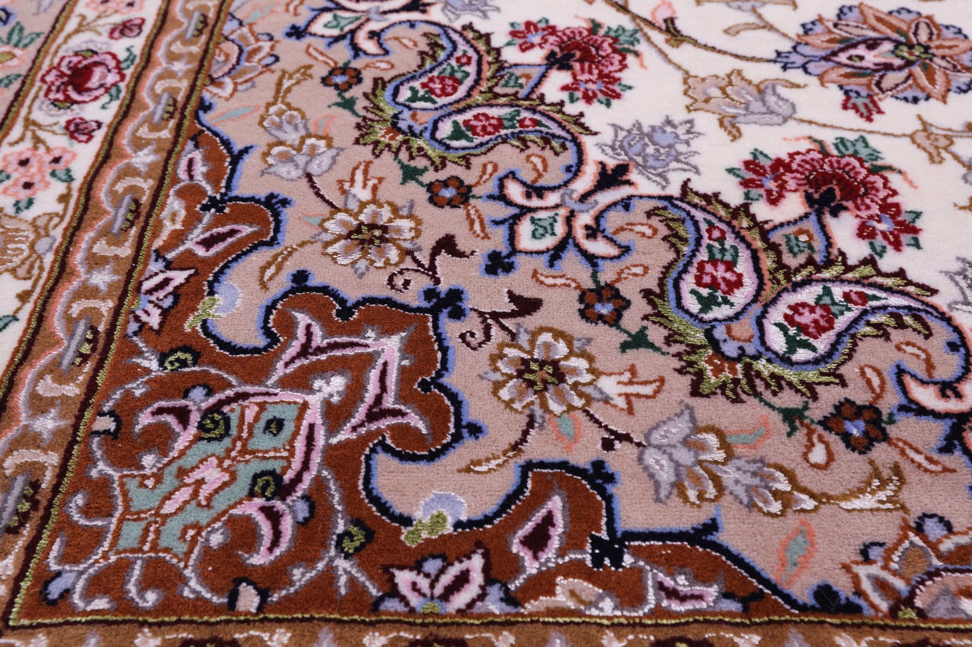Ivory Isfahan Authentic Persian Hand Knotted Wool & Silk Area Rug - 5' 2" X 7' 9" - Golden Nile