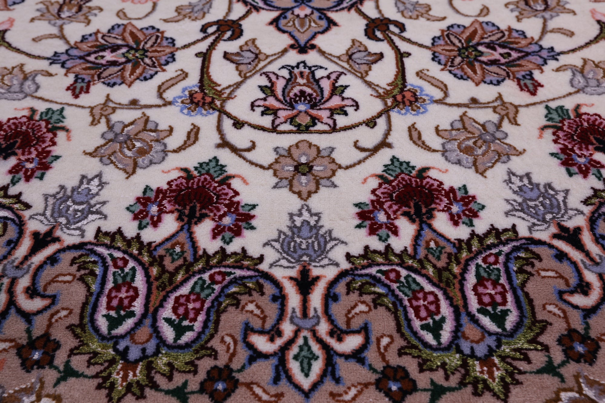 Ivory Isfahan Authentic Persian Hand Knotted Wool & Silk Area Rug - 5' 2" X 7' 9" - Golden Nile