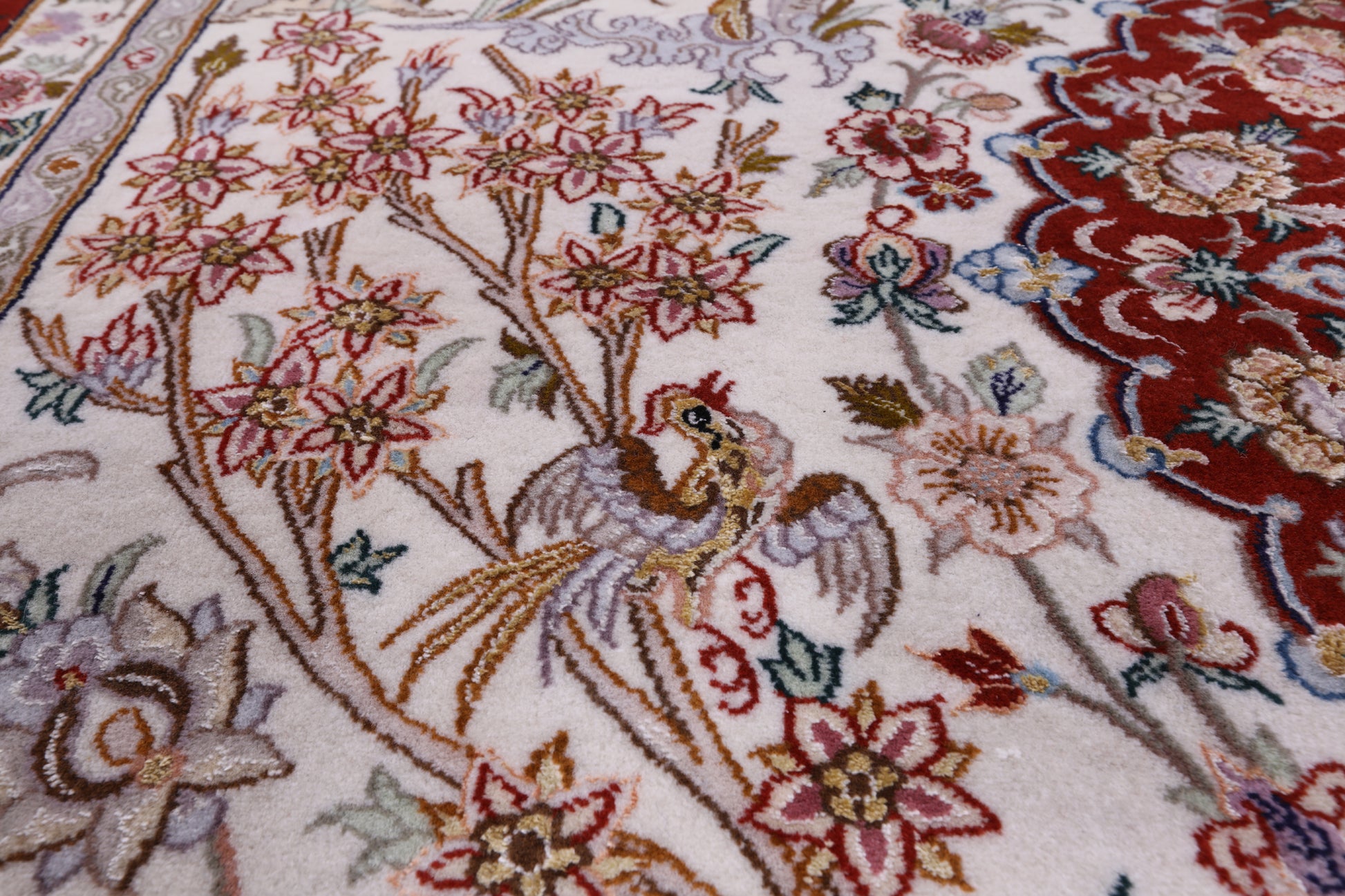 Ivory Isfahan Authentic Persian Hand Knotted Wool & Silk Area Rug - 5' 1" X 7' 9" - Golden Nile