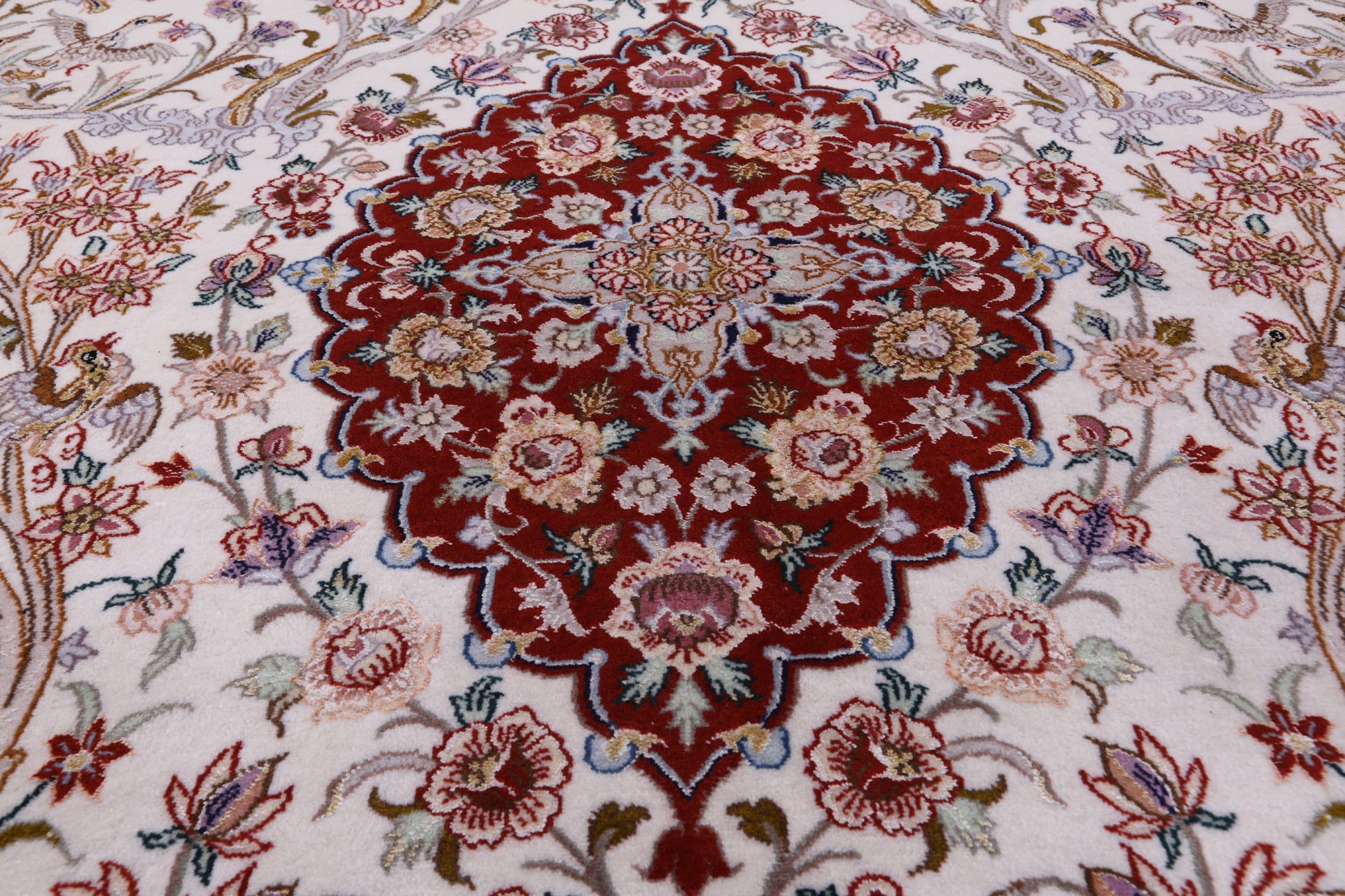 Ivory Isfahan Authentic Persian Hand Knotted Wool & Silk Area Rug - 5' 1" X 7' 9" - Golden Nile
