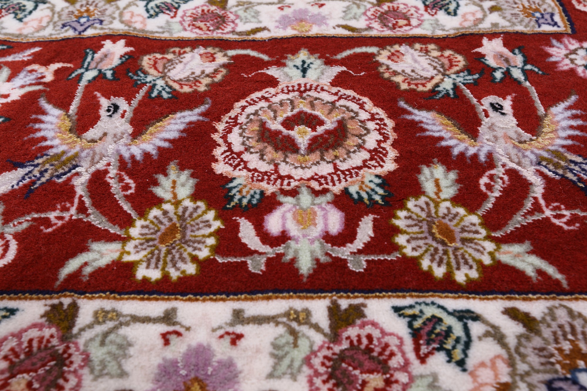 Ivory Isfahan Authentic Persian Hand Knotted Wool & Silk Area Rug - 5' 1" X 7' 9" - Golden Nile