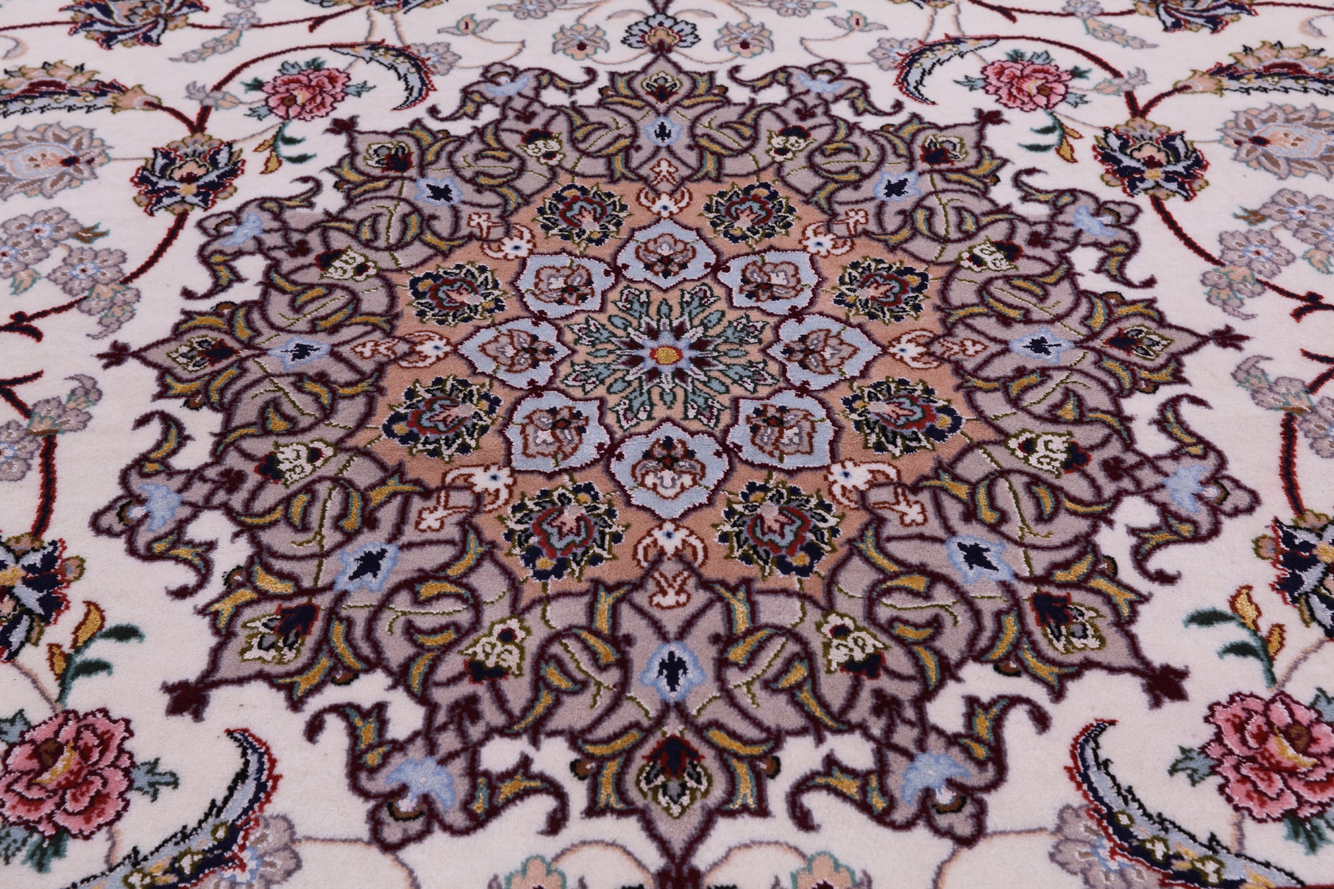 Ivory Isfahan Authentic Persian Hand Knotted Wool & Silk Area Rug - 5' 2" X 7' 9" - Golden Nile