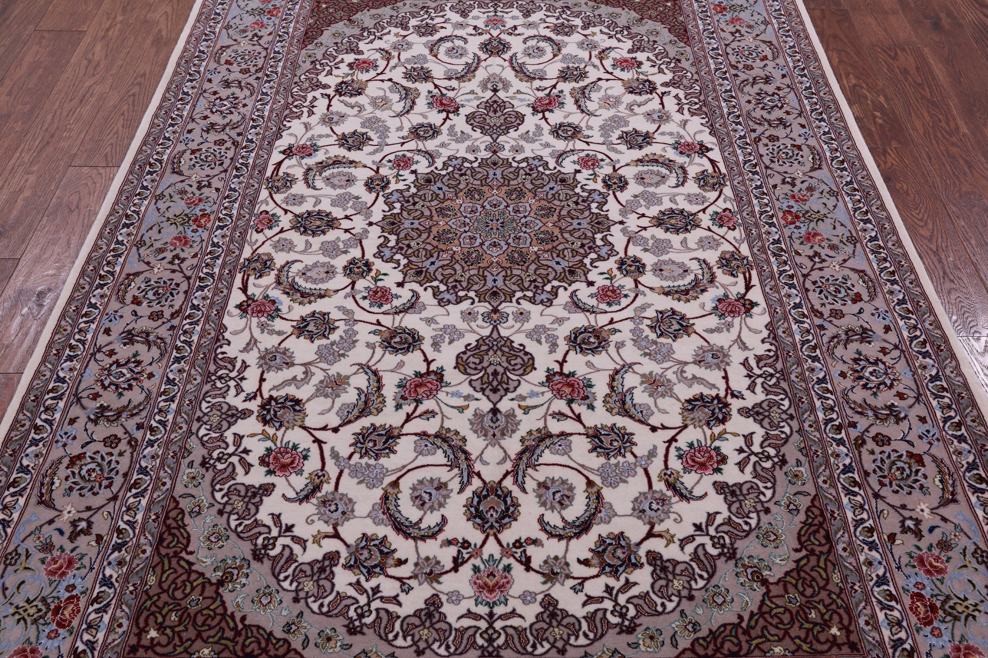 Ivory Isfahan Authentic Persian Hand Knotted Wool & Silk Area Rug - 5' 2" X 7' 9" - Golden Nile
