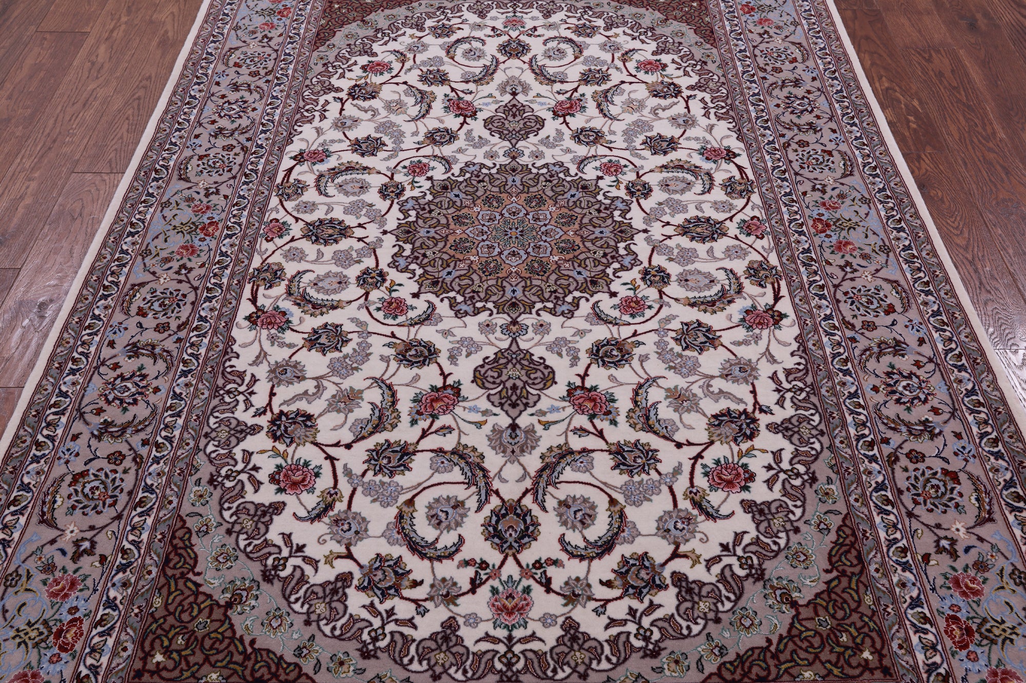 Ivory Isfahan Authentic Persian Hand Knotted Wool & Silk Area Rug - 5' 2" X 7' 9" - Golden Nile